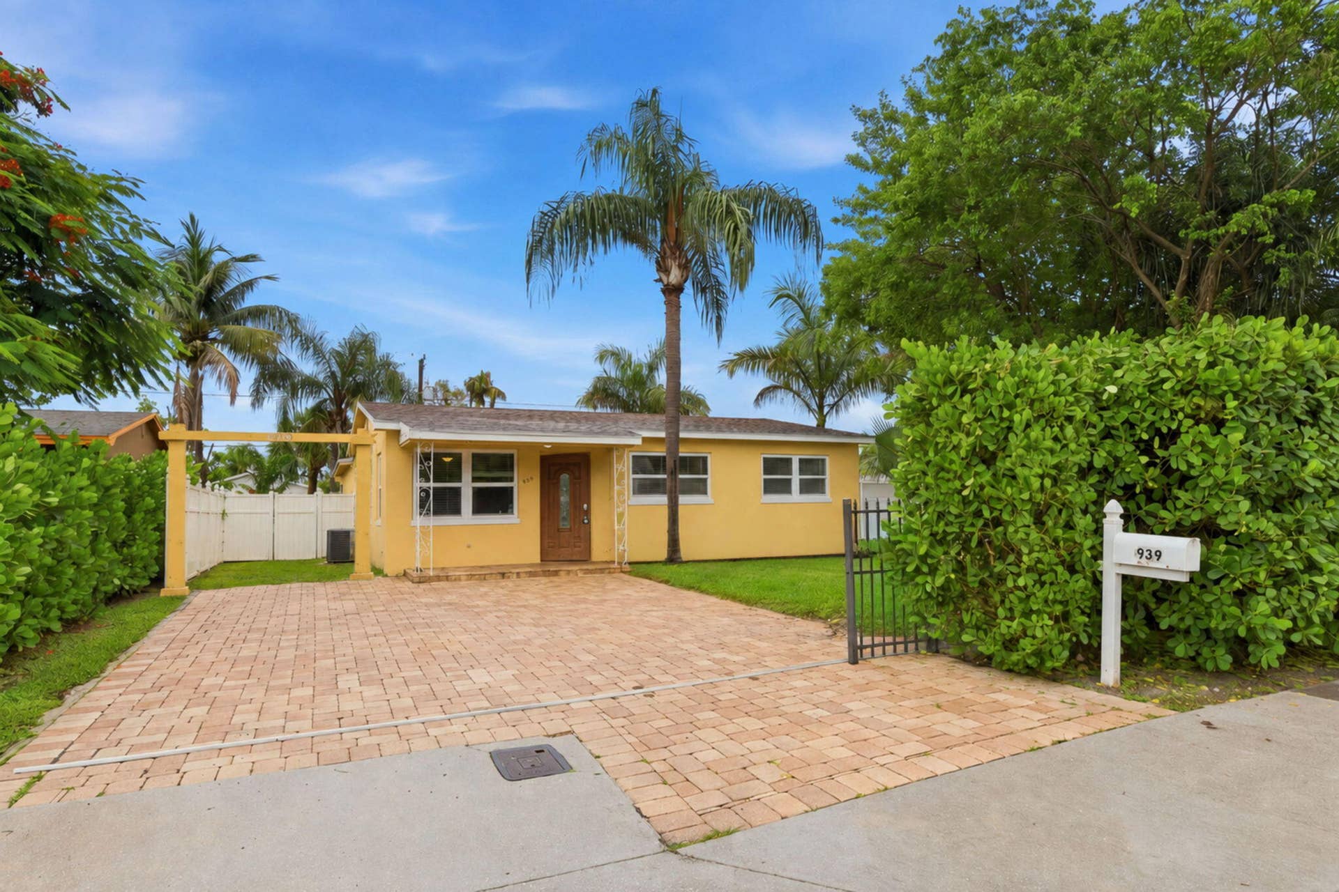 939 CHARLES Street, West Palm Beach, FL 33401 002_ListerPros