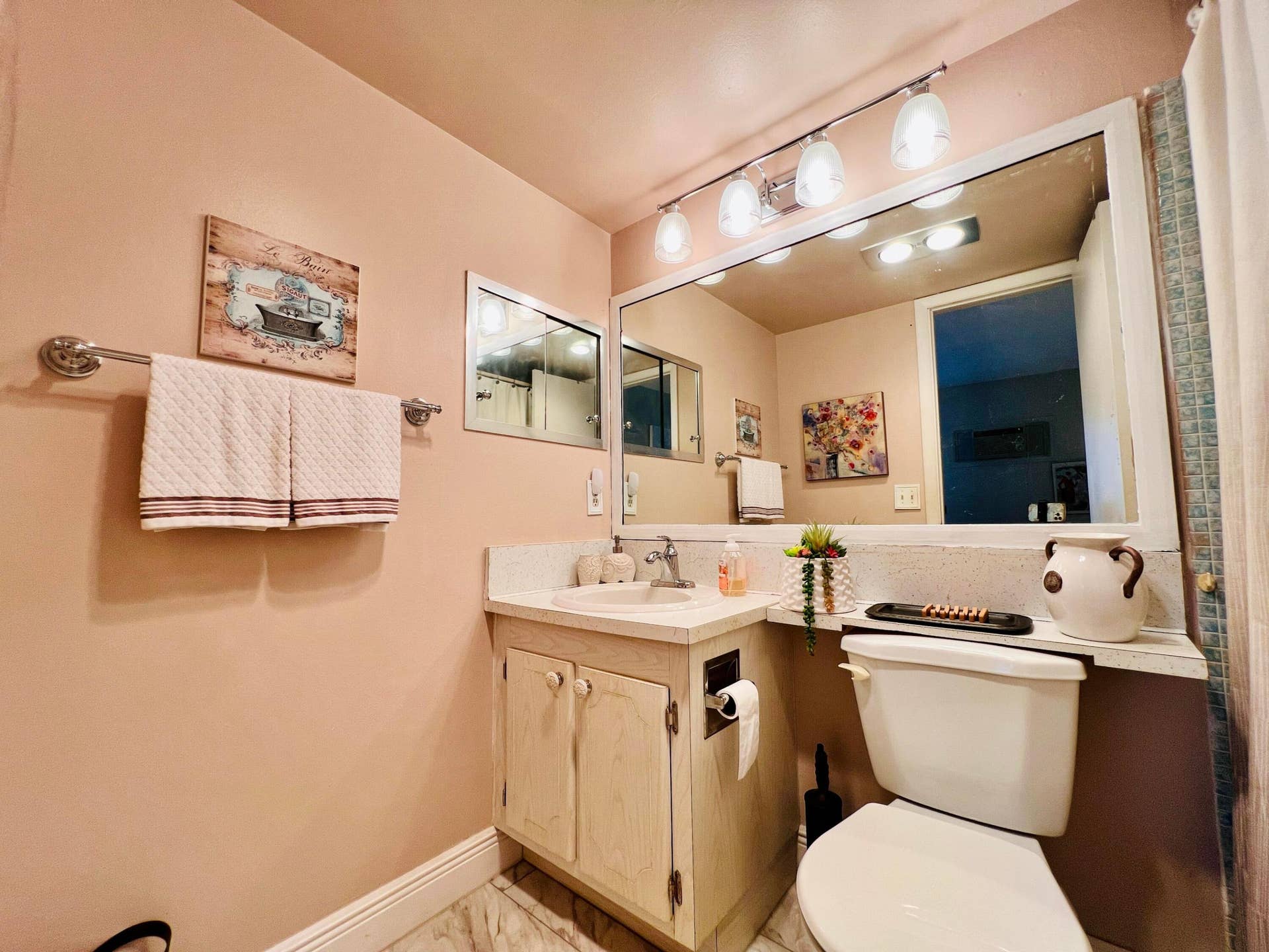 Full Ensuite Bath With Tub Shower