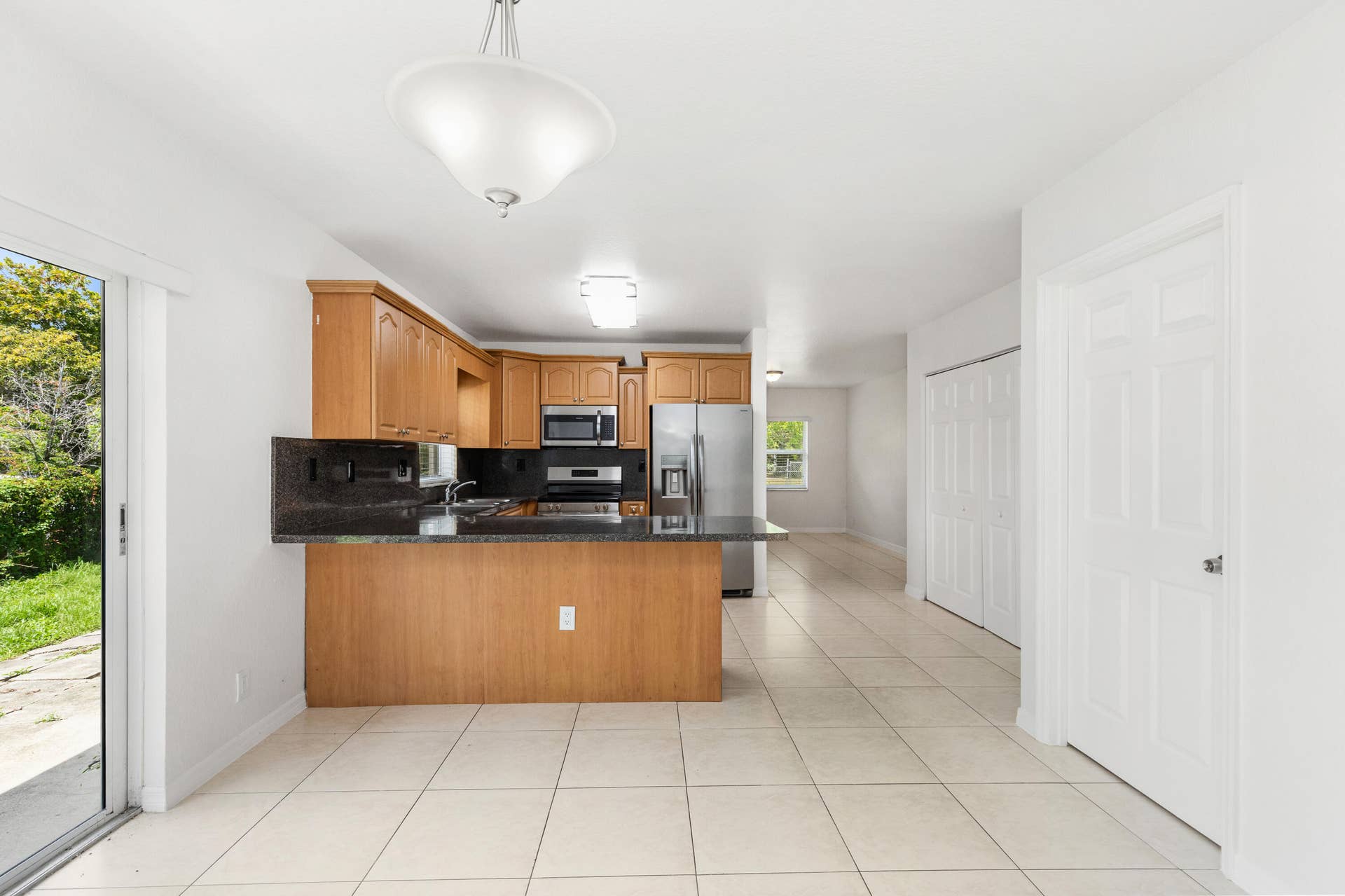 24 SW 6th Street, #2, Hallandale Beach, FL 33009 1I6A4534