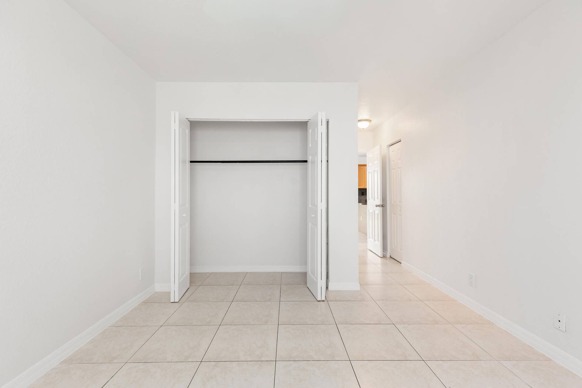 24 SW 6th Street, #2, Hallandale Beach, FL 33009 1I6A4473