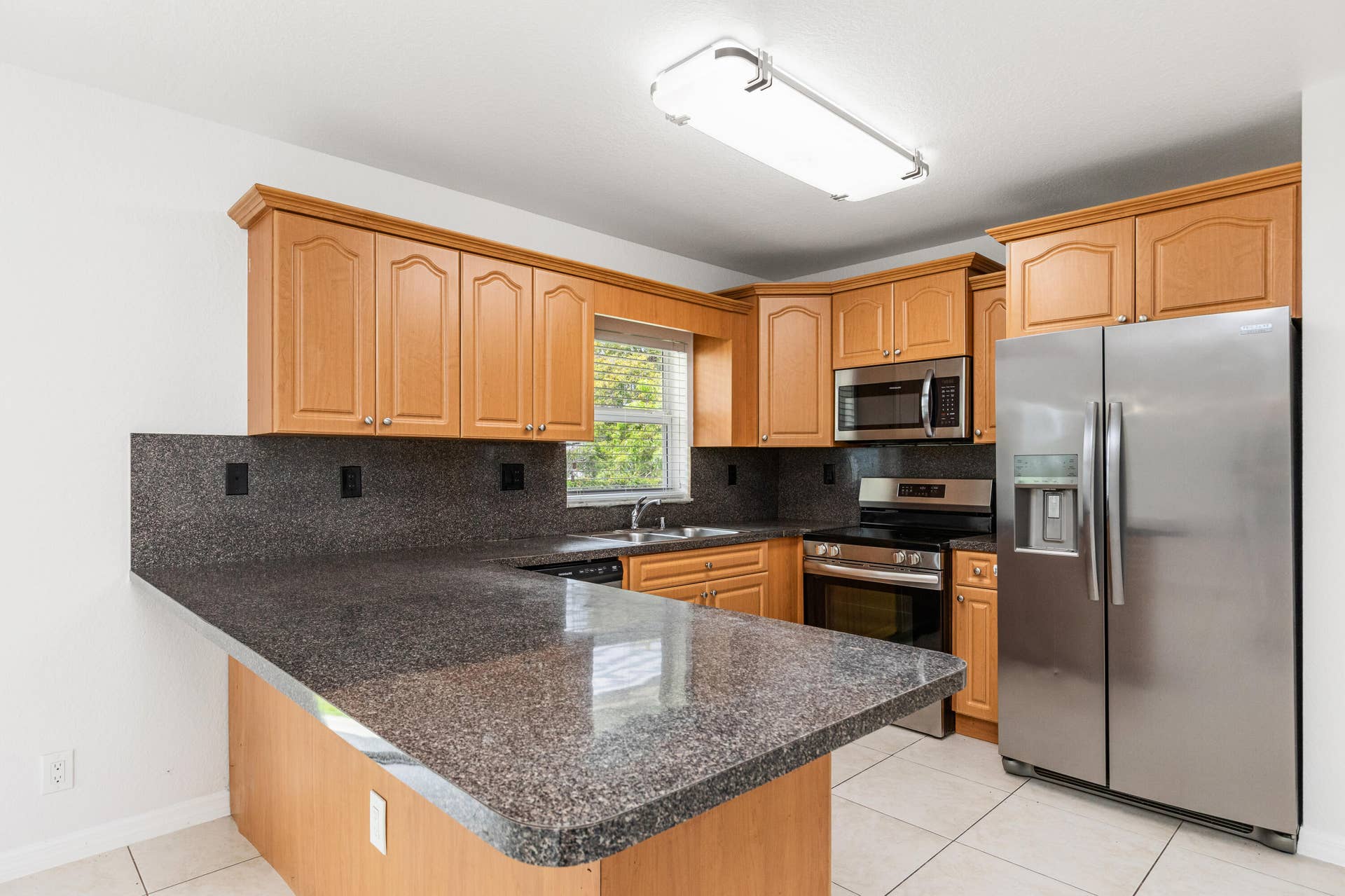 24 SW 6th Street, #2, Hallandale Beach, FL 33009 1I6A4517