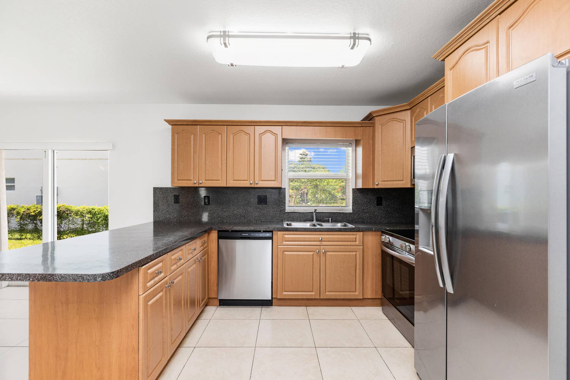 24 SW 6th Street, #2, Hallandale Beach, FL 33009 1I6A4511