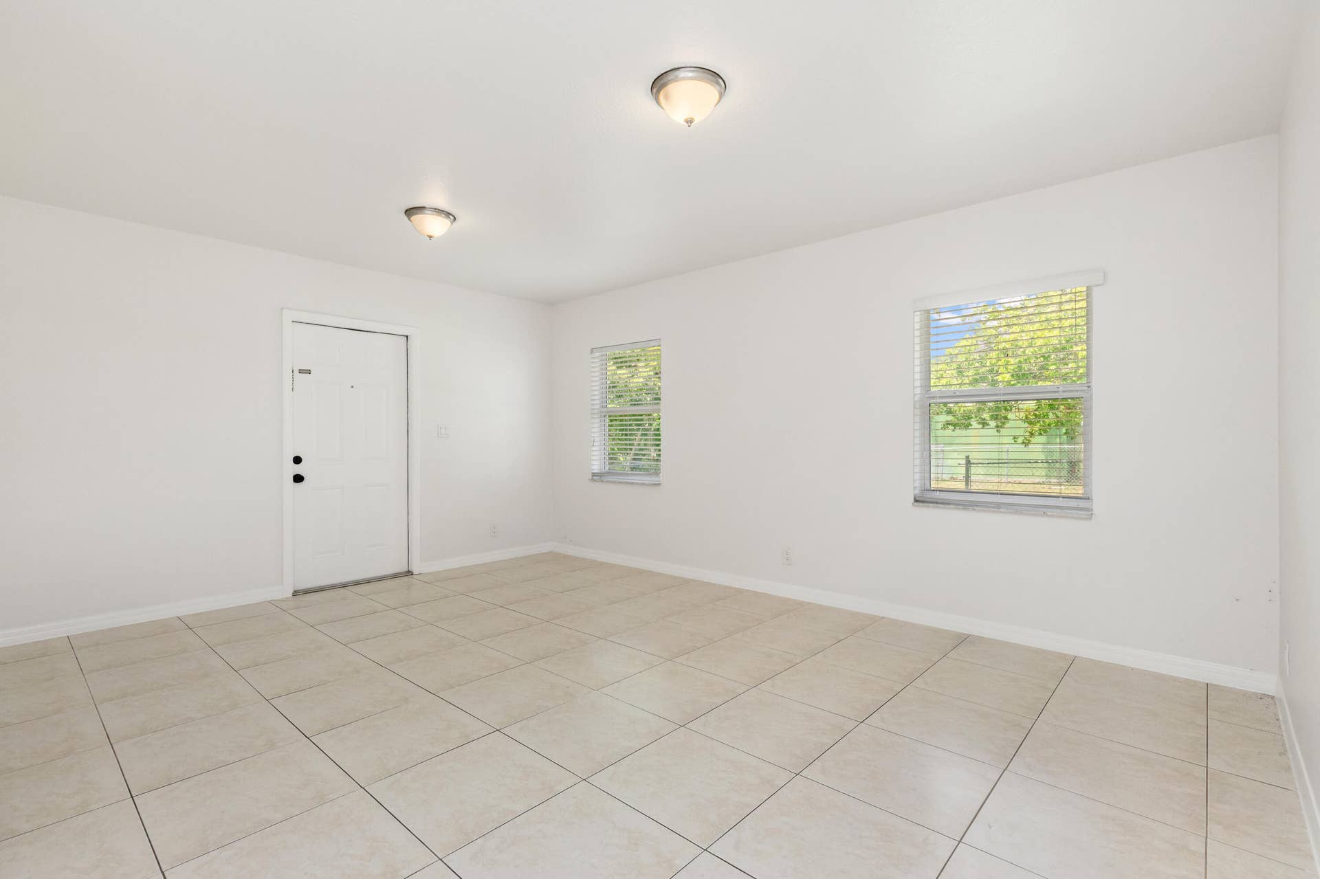 24 SW 6th Street, #2, Hallandale Beach, FL 33009 1I6A4505