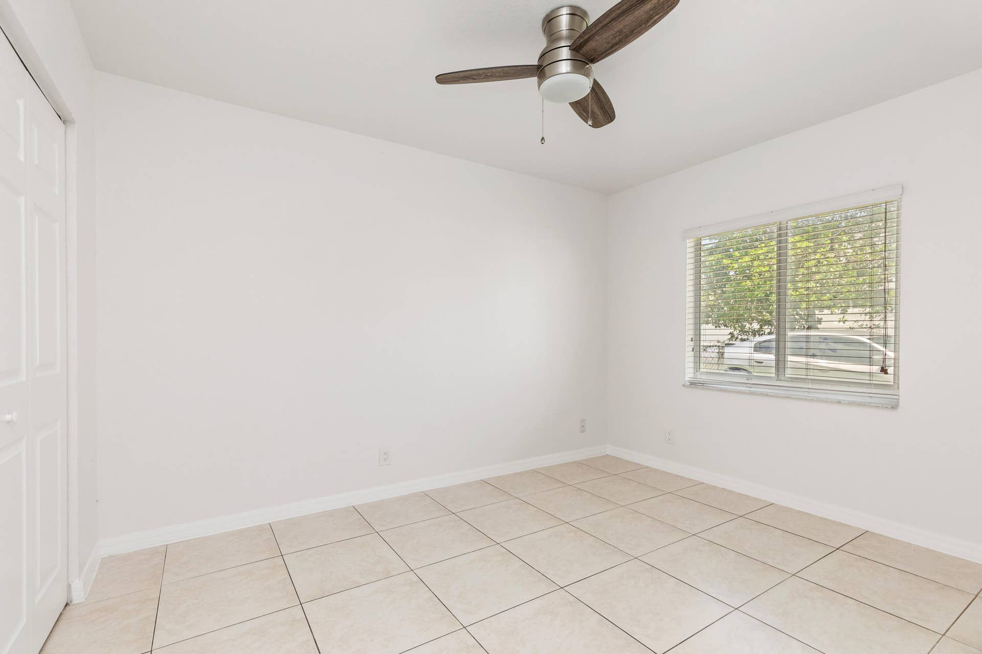 24 SW 6th Street, #2, Hallandale Beach, FL 33009 1I6A4486