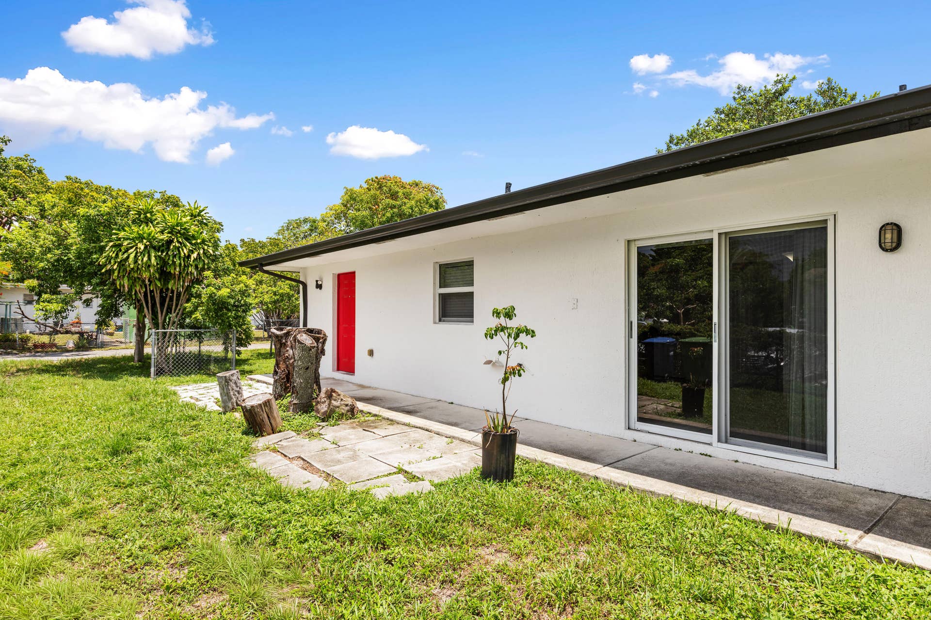 24 SW 6th Street, #2, Hallandale Beach, FL 33009 1I6A4457