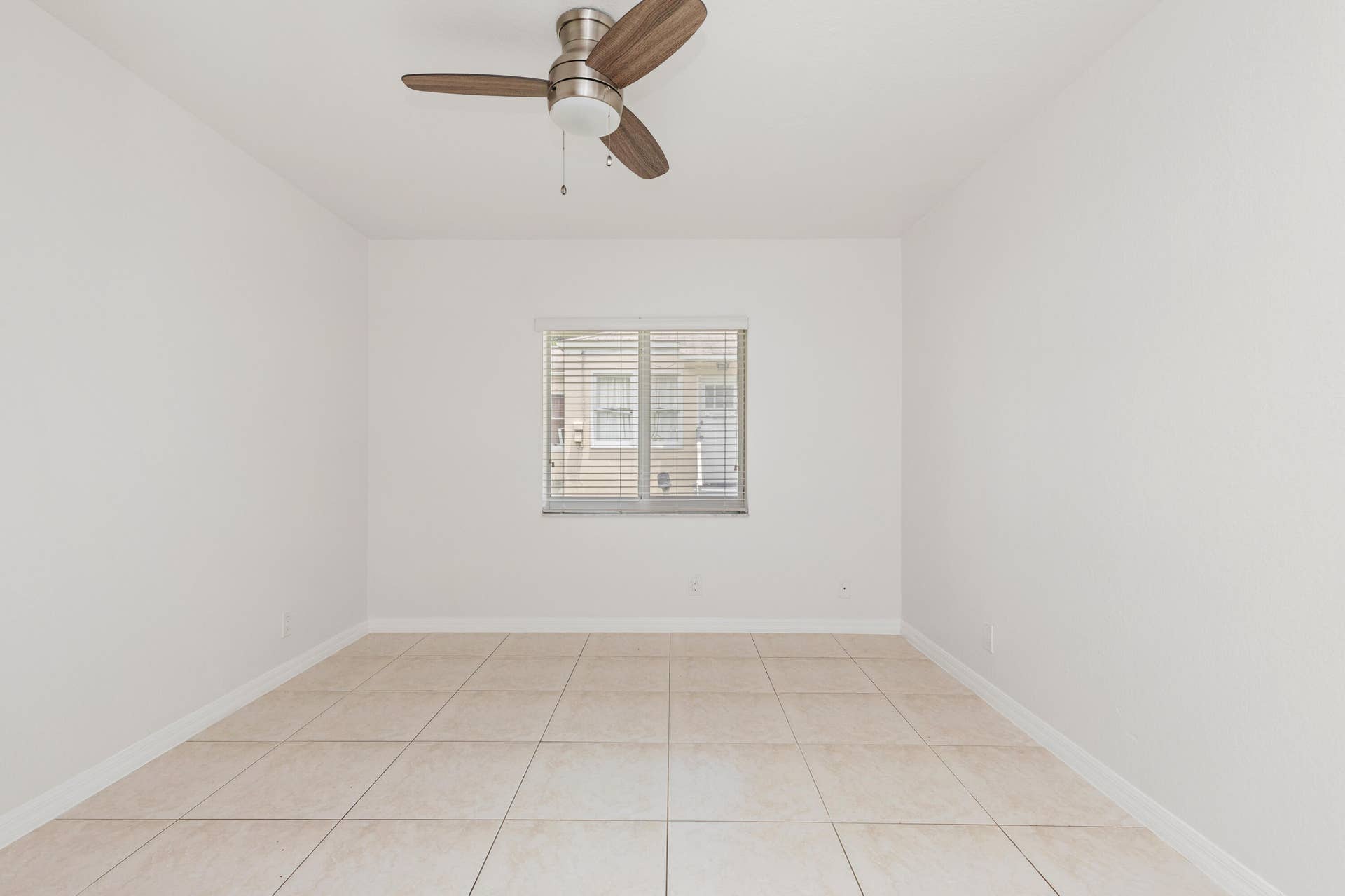 24 SW 6th Street, #2, Hallandale Beach, FL 33009 1I6A4471