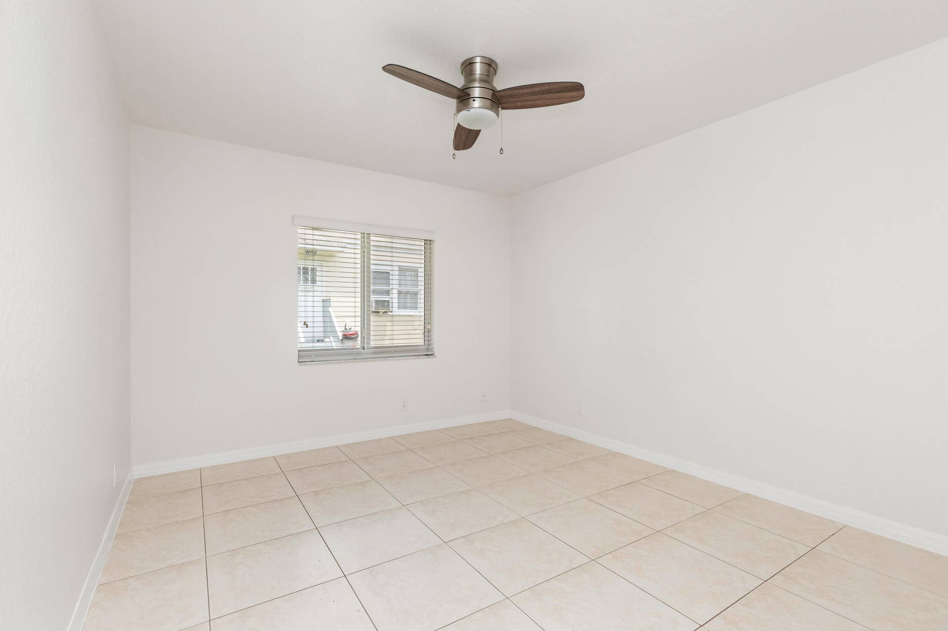 24 SW 6th Street, #2, Hallandale Beach, FL 33009 1I6A4467