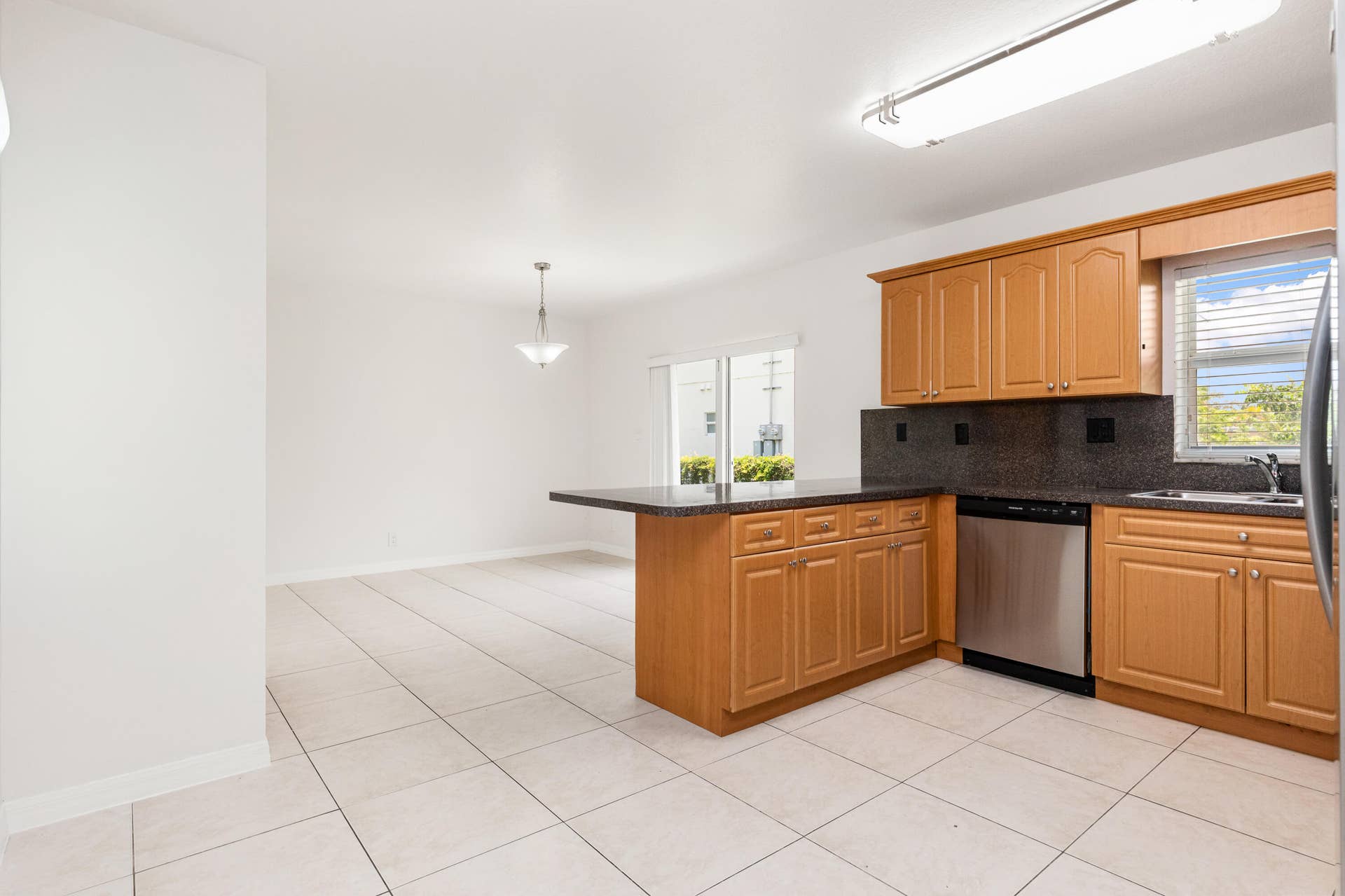 24 SW 6th Street, #2, Hallandale Beach, FL 33009 1I6A4507