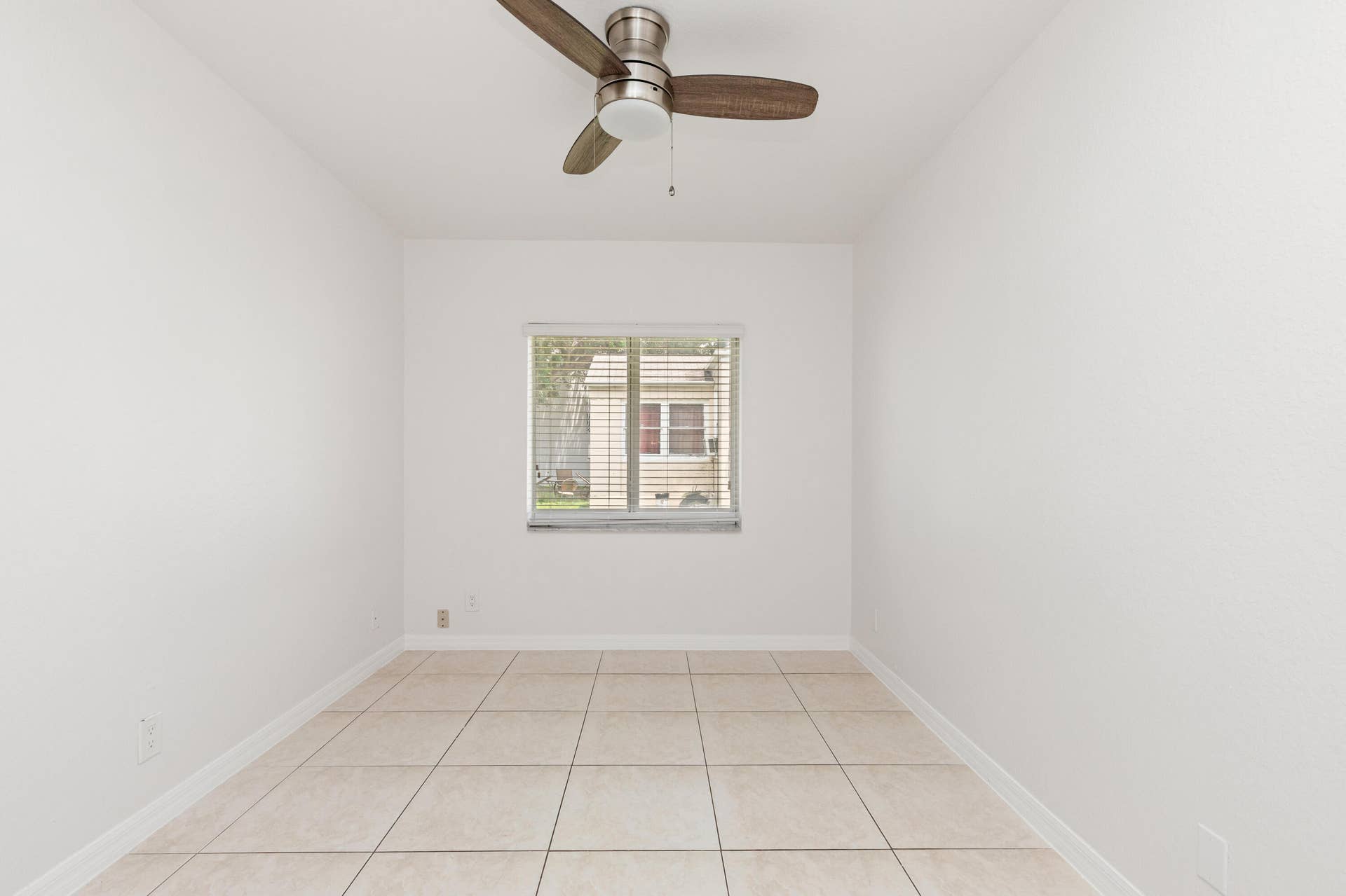24 SW 6th Street, #2, Hallandale Beach, FL 33009 1I6A4482