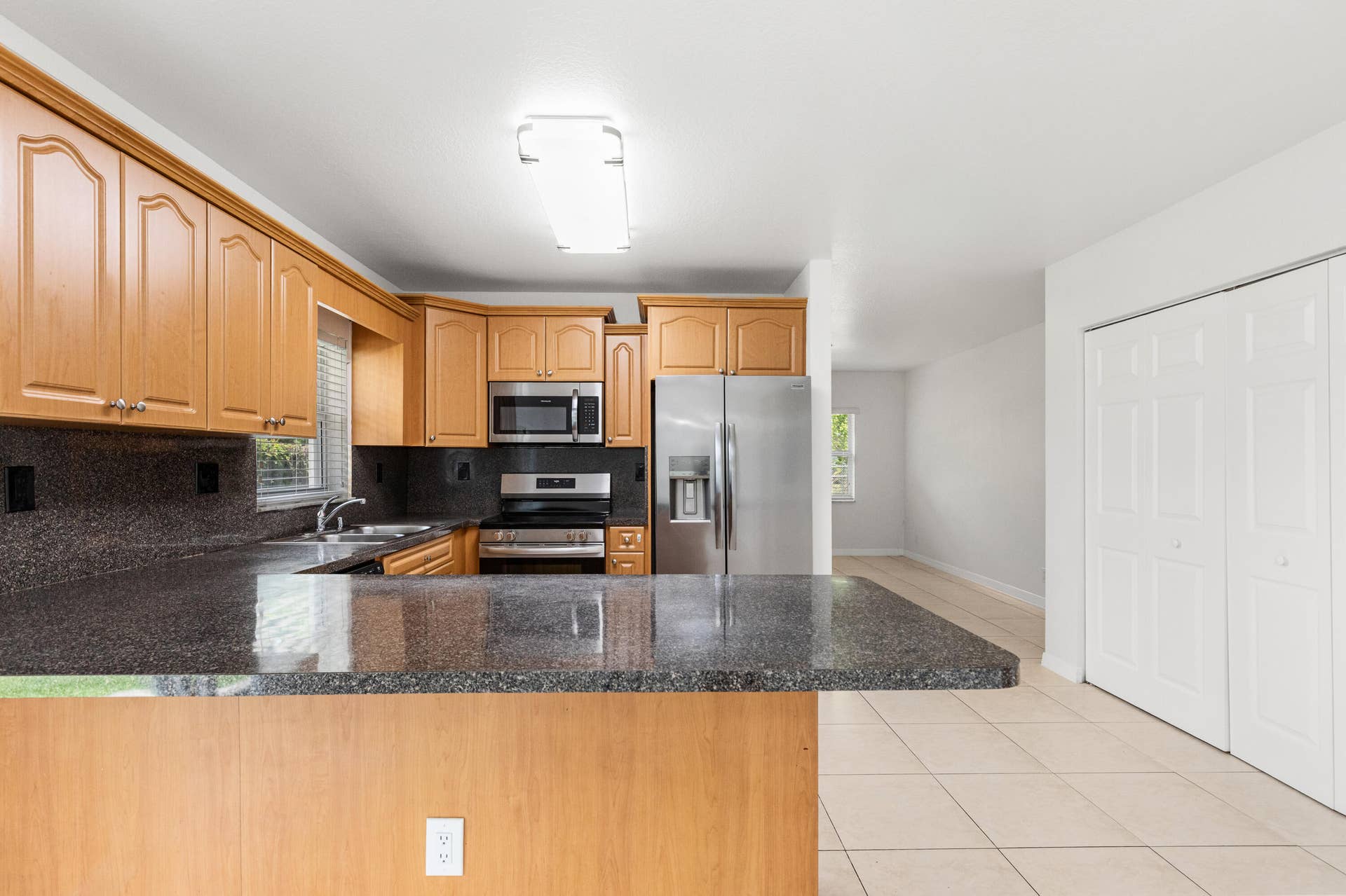 24 SW 6th Street, #2, Hallandale Beach, FL 33009 1I6A4518