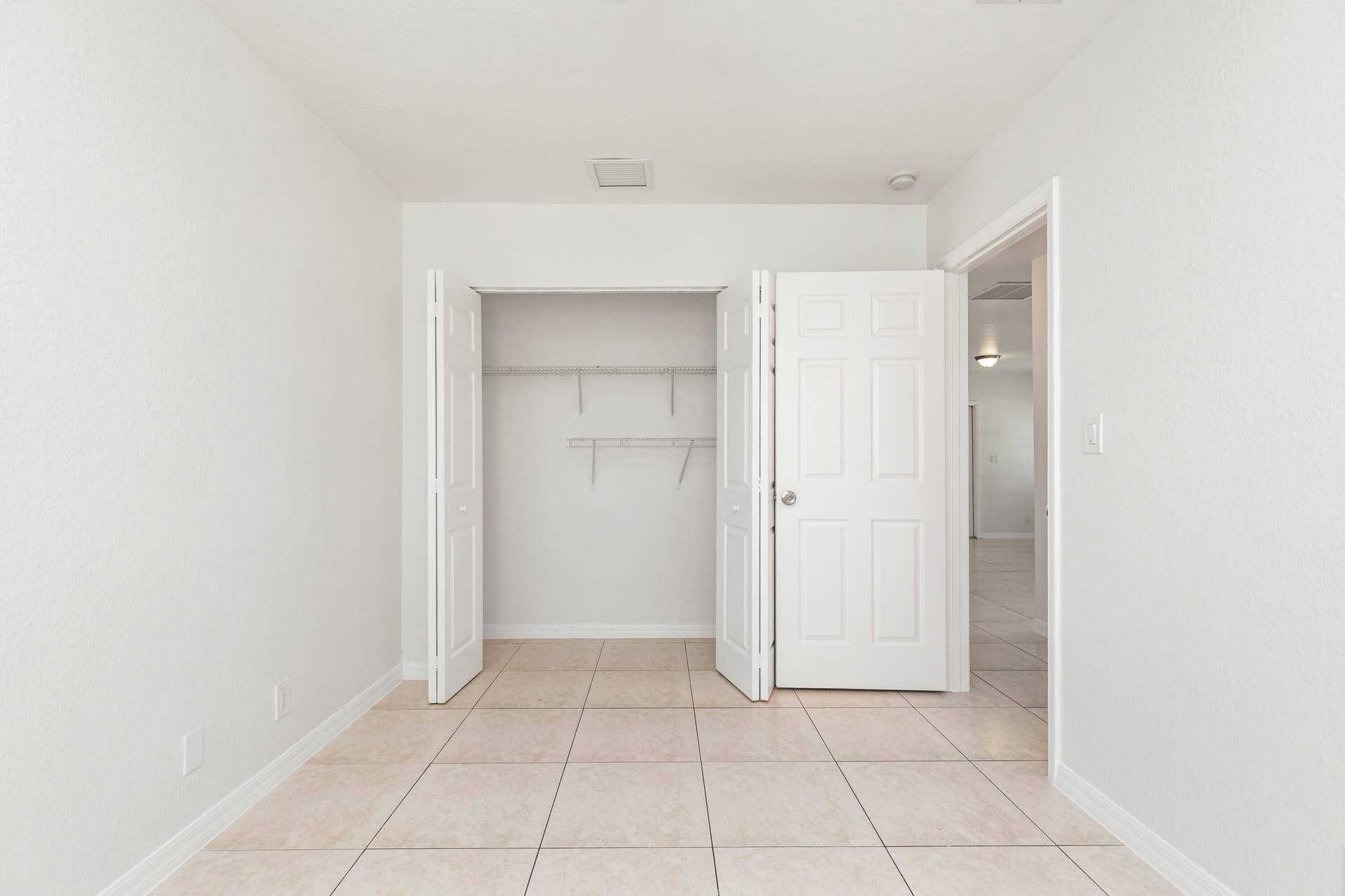 24 SW 6th Street, #2, Hallandale Beach, FL 33009 1I6A4485