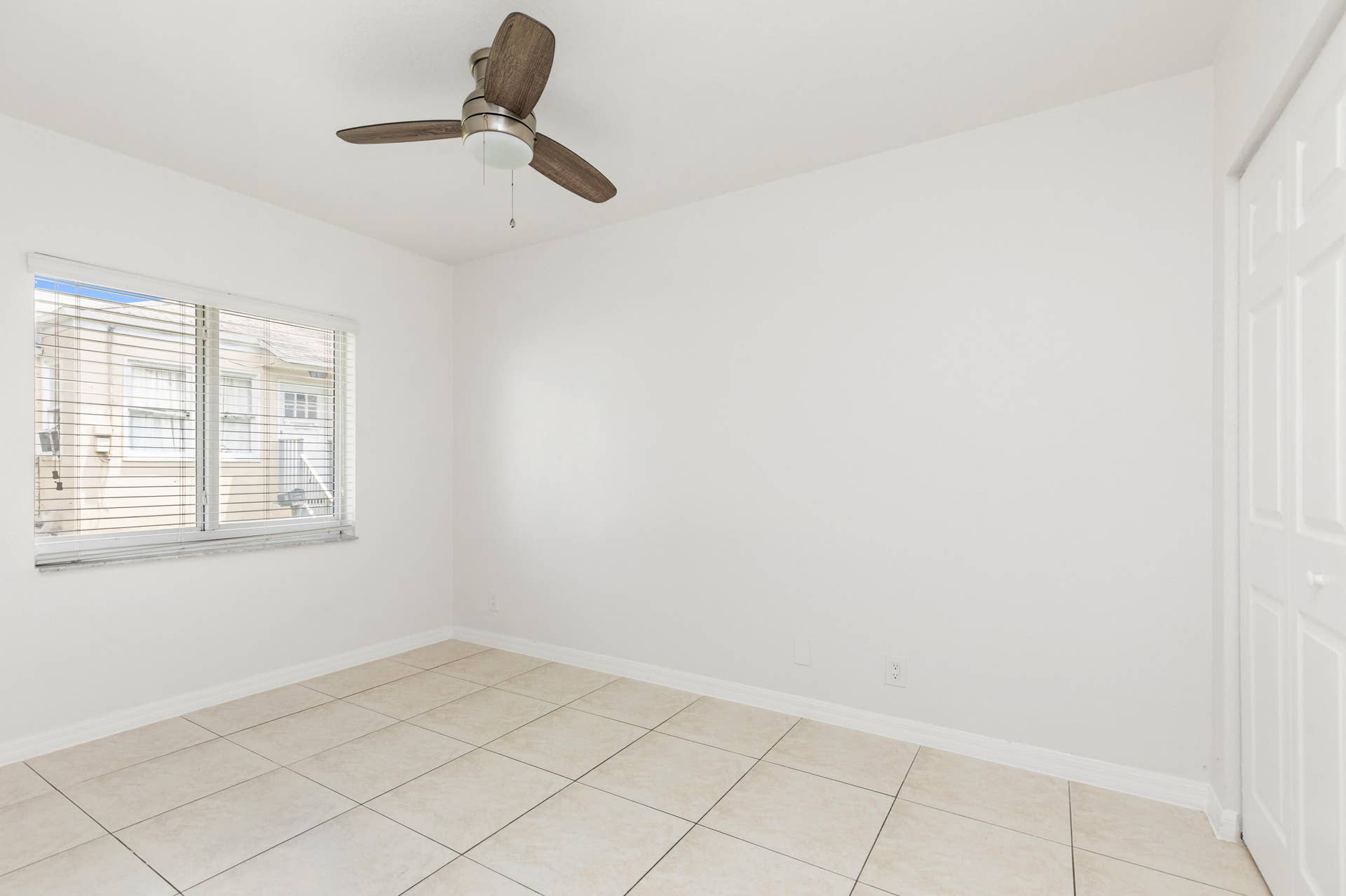 24 SW 6th Street, #2, Hallandale Beach, FL 33009 1I6A4478