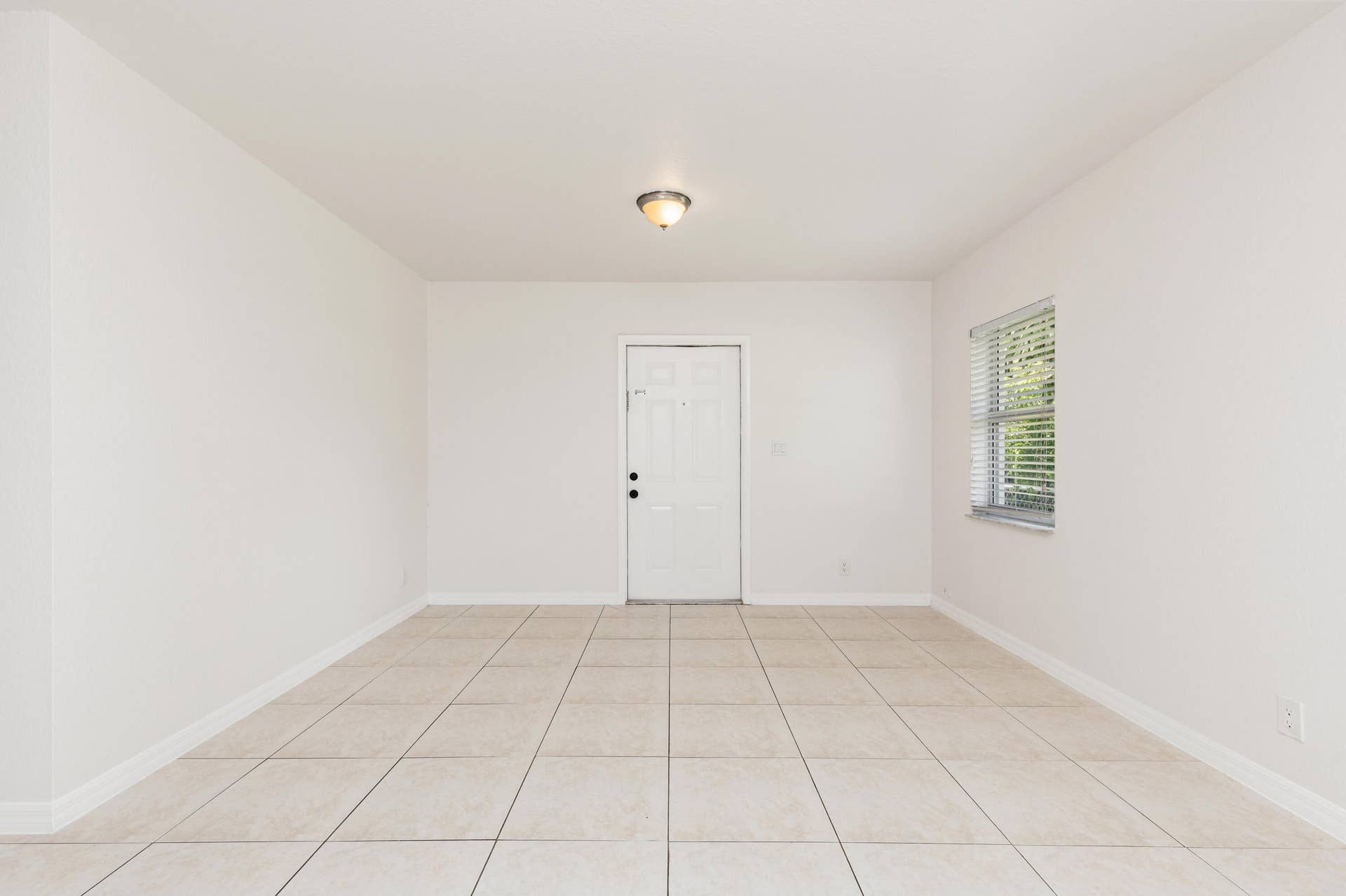 24 SW 6th Street, #2, Hallandale Beach, FL 33009 1I6A4501