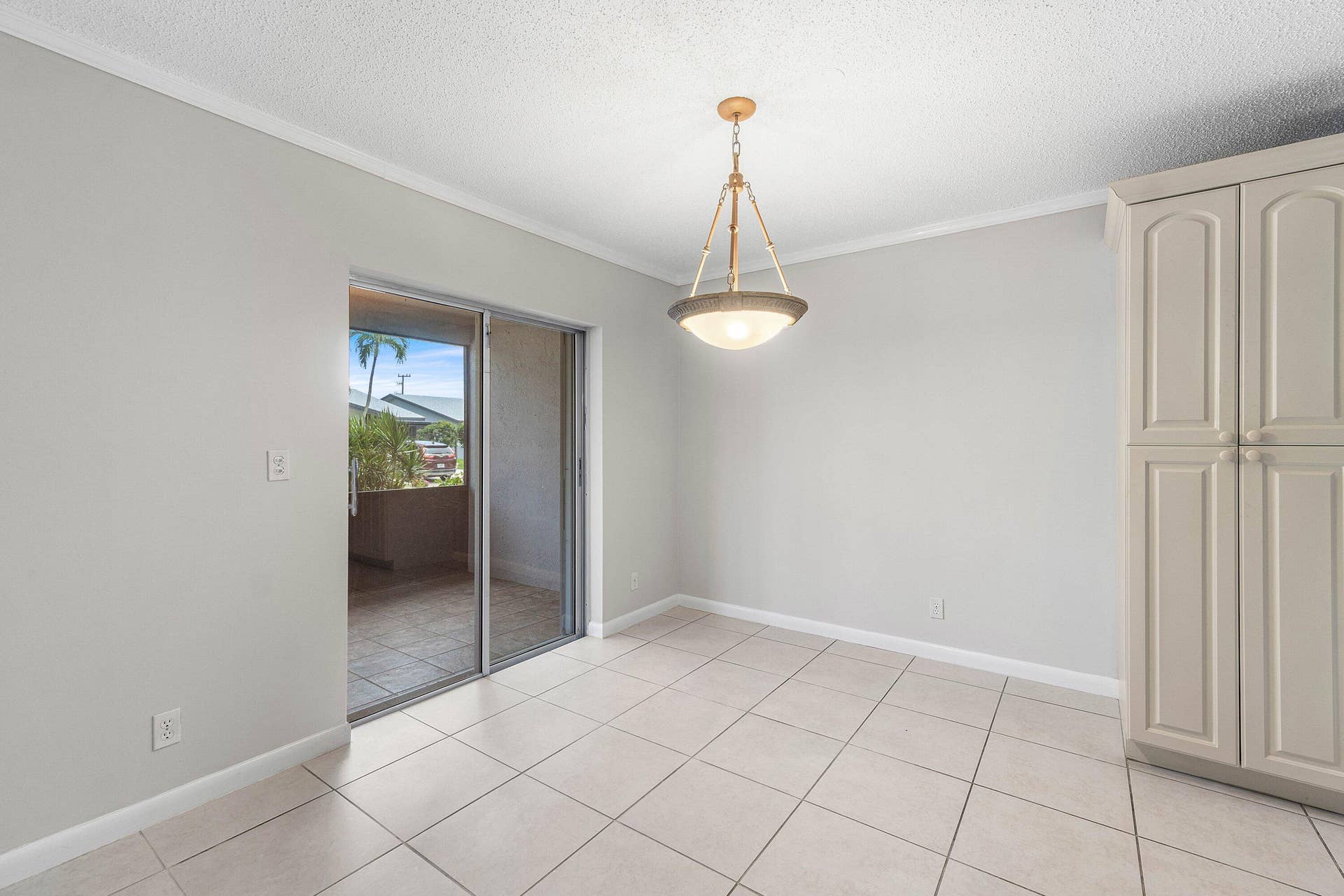 14605 Lucy Drive, Delray Beach, FL 33484 Sliding Door Off Kitchen
