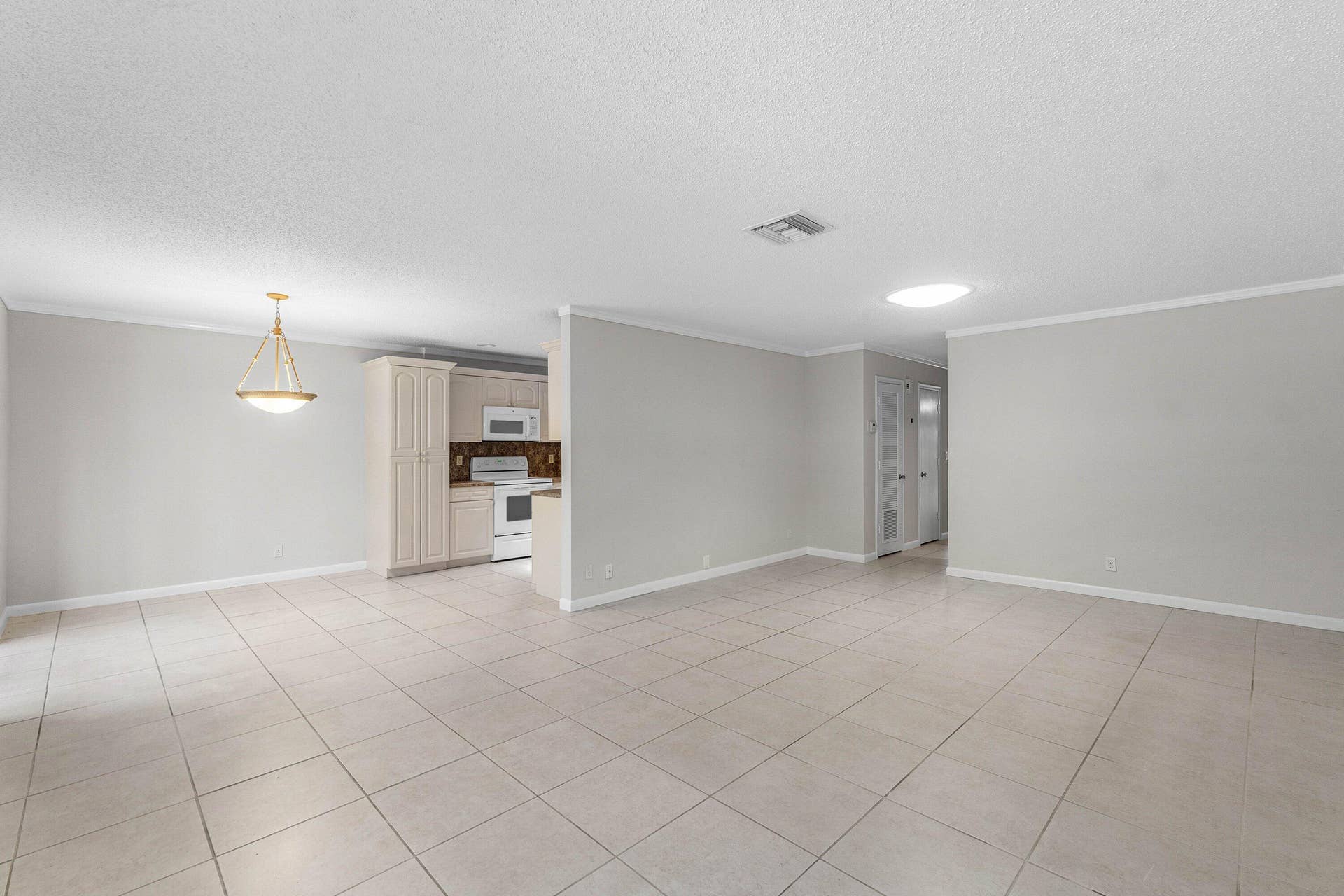 14605 Lucy Drive, Delray Beach, FL 33484 Spacious Living Room