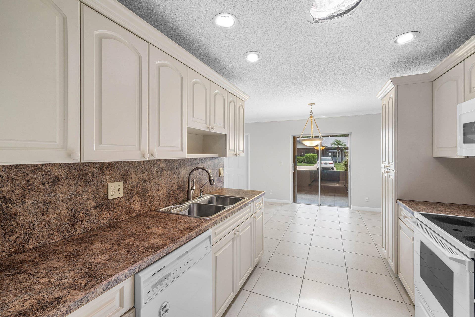 14605 Lucy Drive, Delray Beach, FL 33484 Kitchen Plenty Cabinets