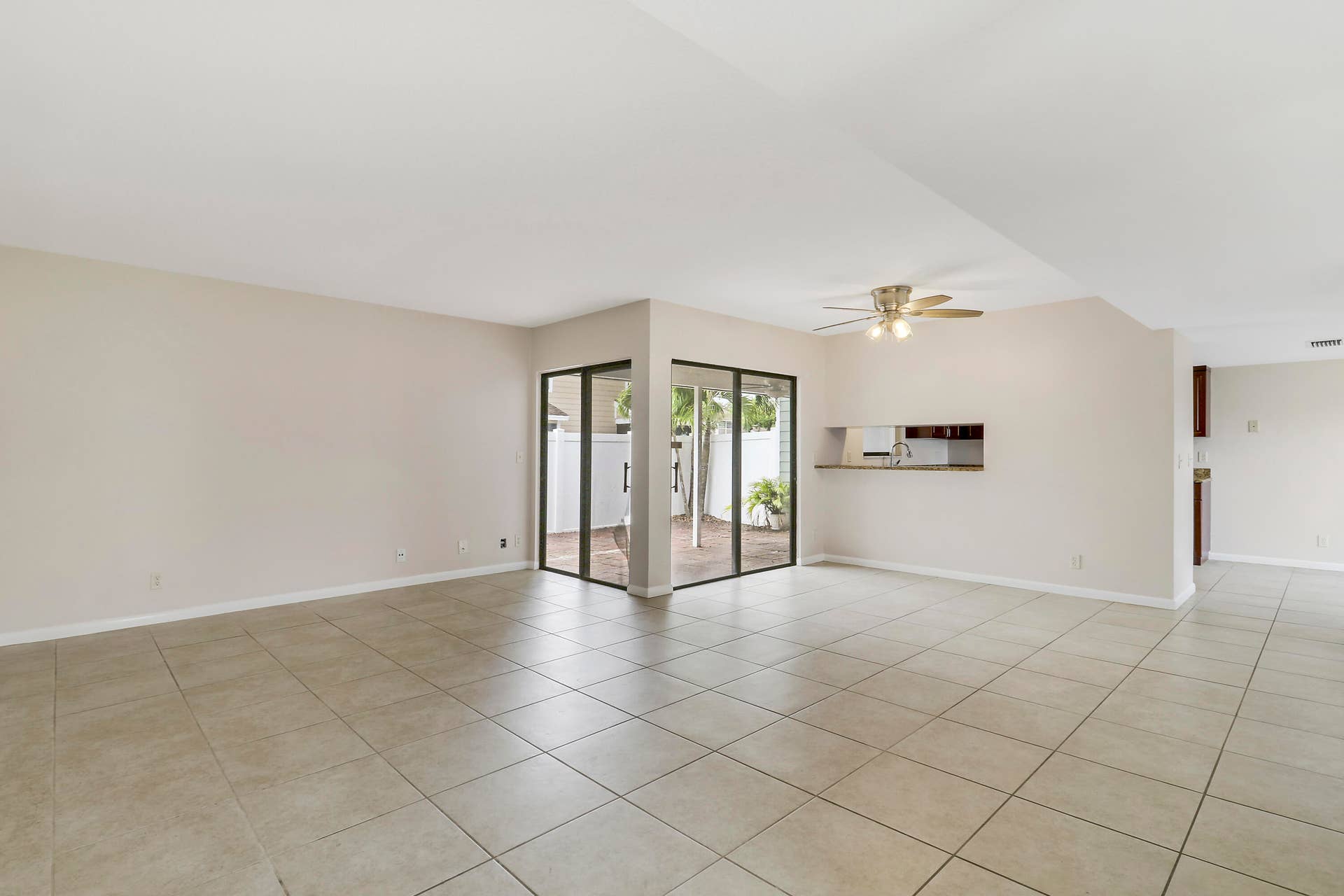 202 LAKEWOOD Drive, #11B, Jupiter, FL 33458 Living area facing kitchen