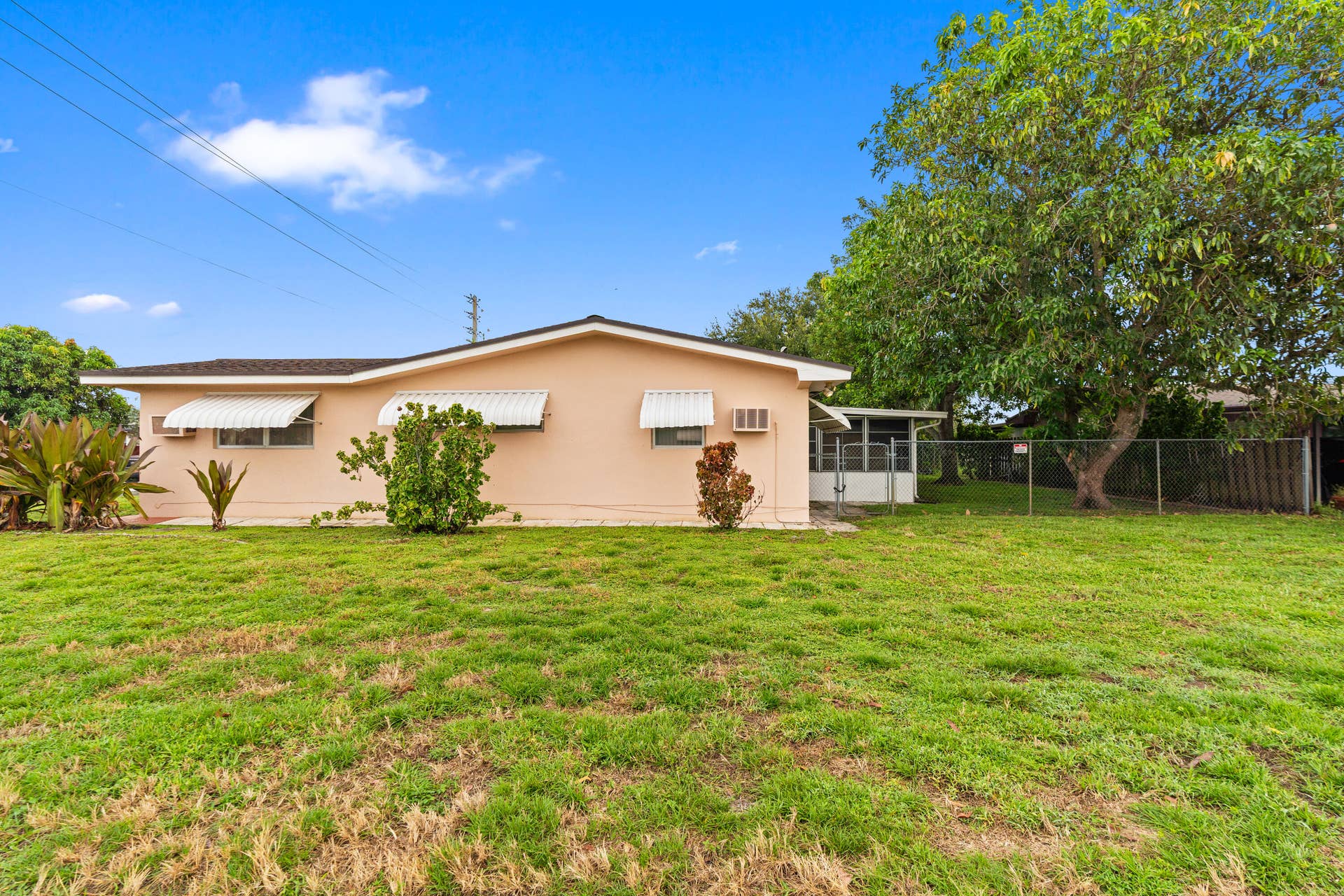 1111 NW 85TH Way, Pembroke Pines, FL 33024 DSC05120