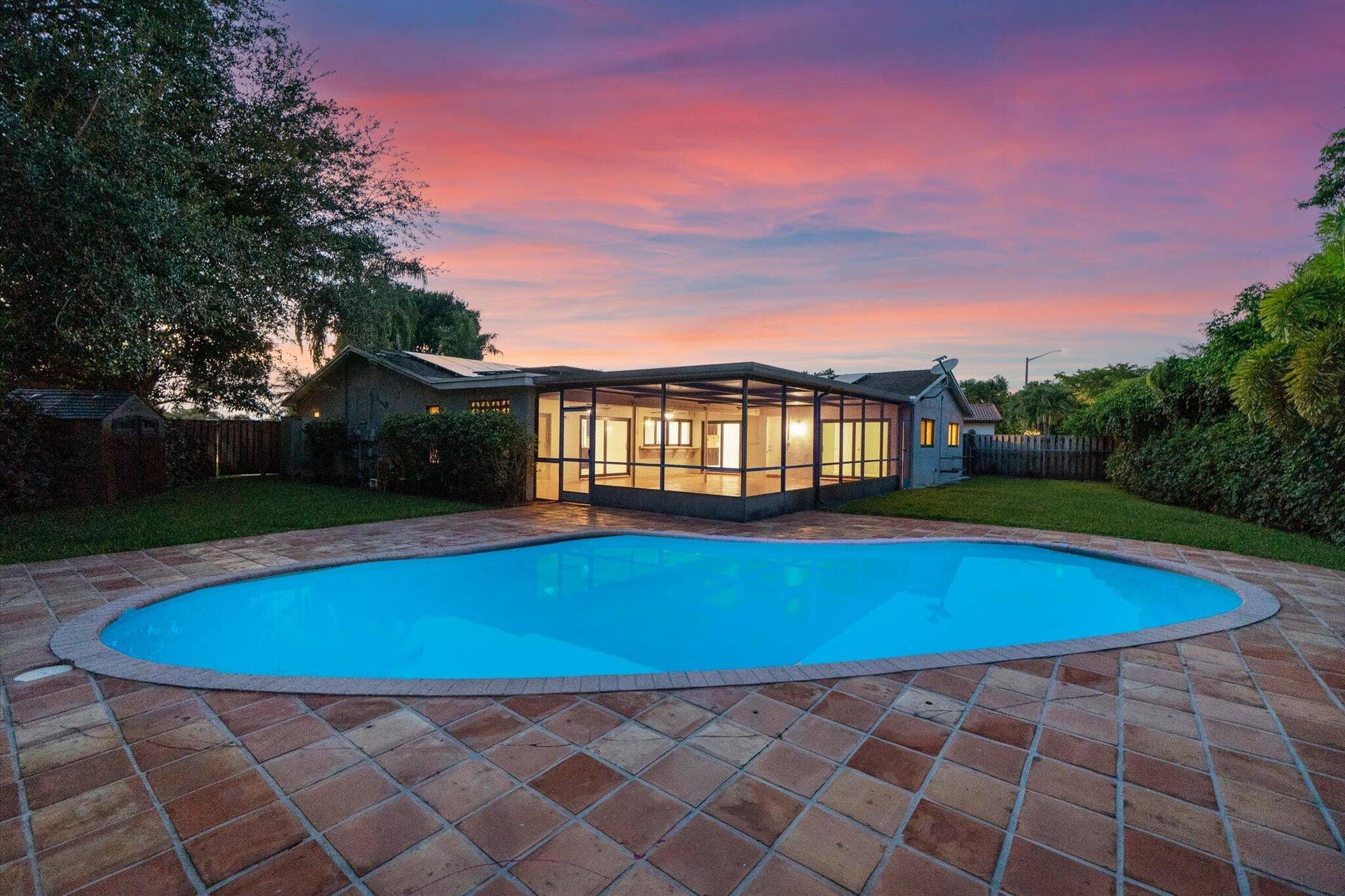 17-244 Nw 102nd Terr Twilight_075