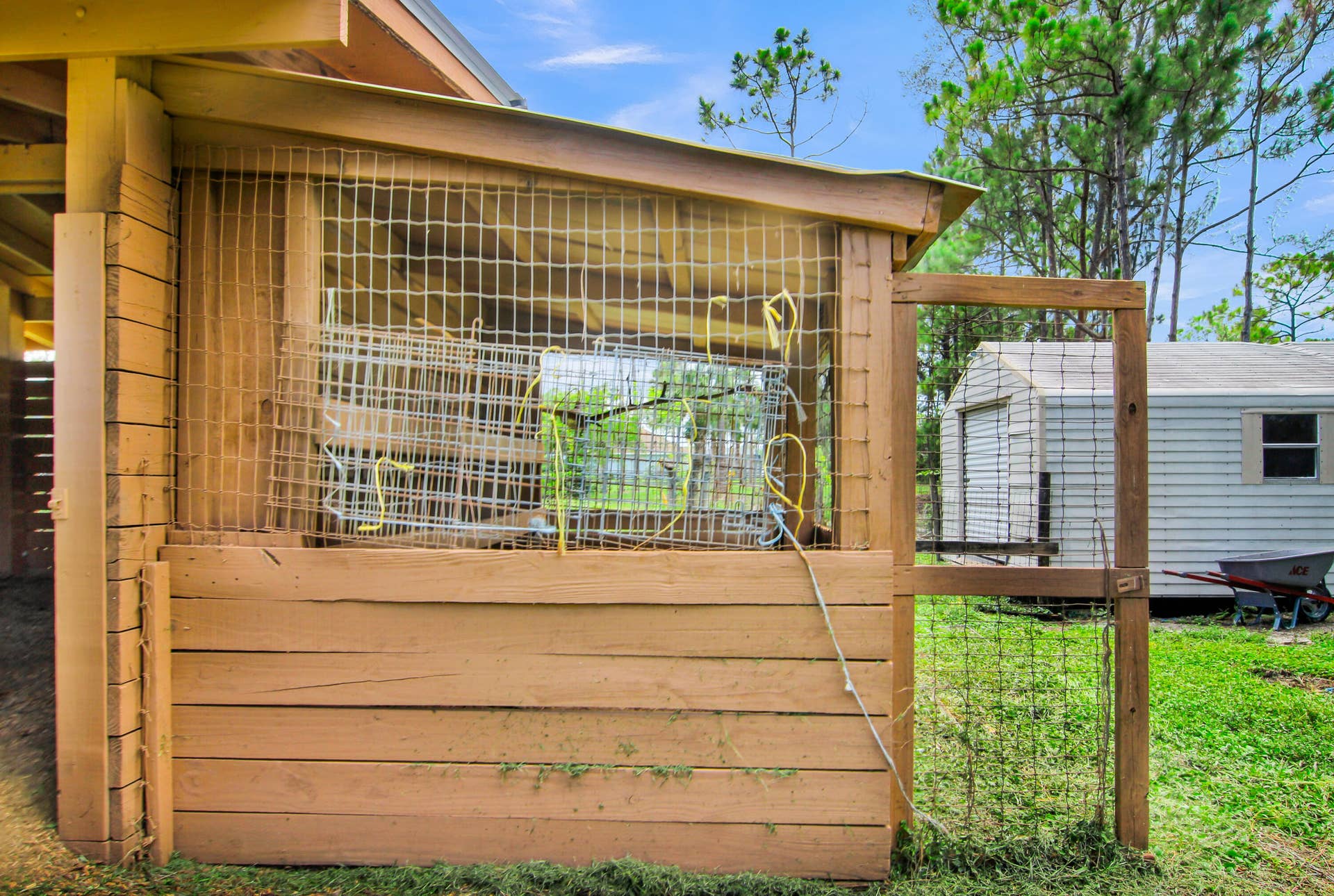 14817 97TH Road N, The Acreage, FL 33412 Chicken cage