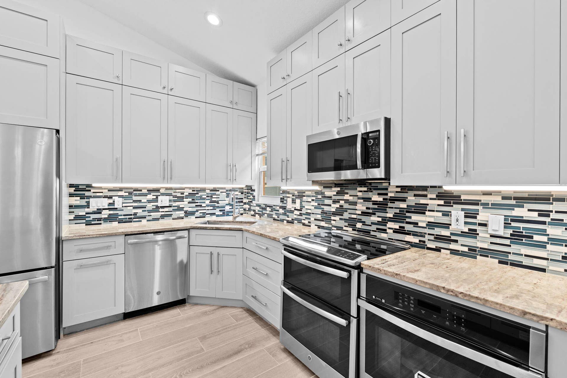10-web-or-mls-A7405799