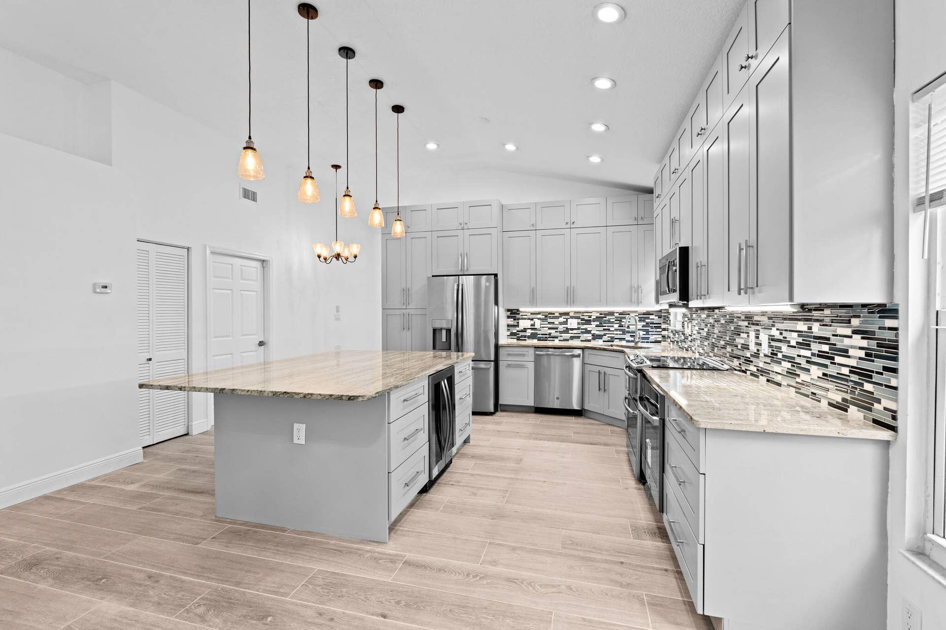 8-web-or-mls-A7405790