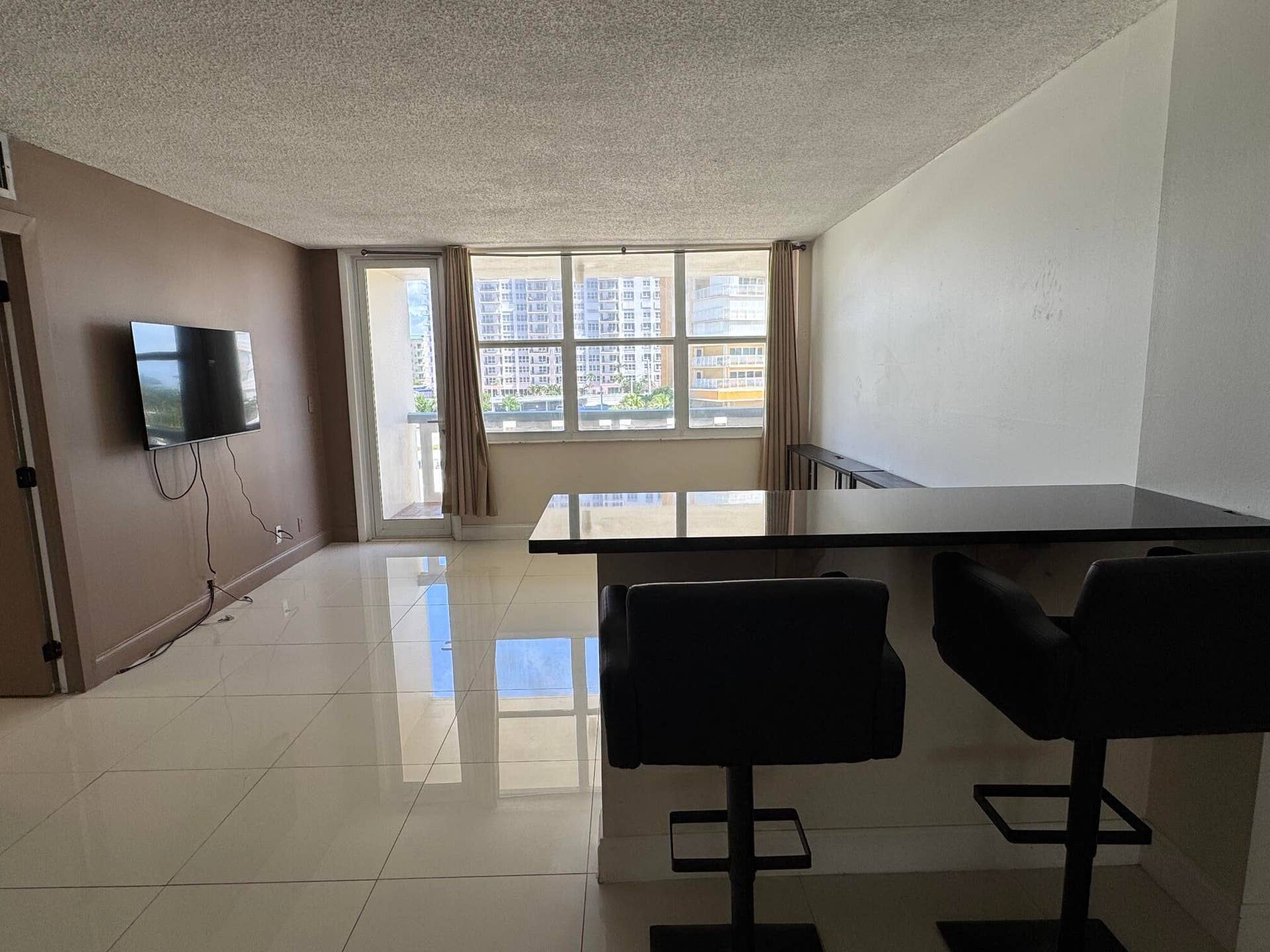 305 N POMPANO BEACH Boulevard, #307, Pompano Beach, Pompano Beach, FL 33062 JH 307 work station