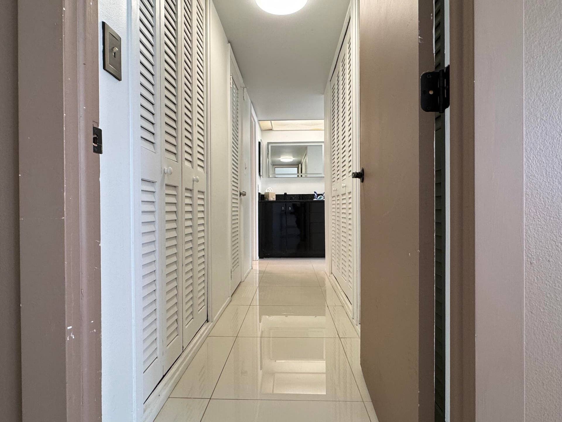 305 N POMPANO BEACH Boulevard, #307, Pompano Beach, Pompano Beach, FL 33062 JH 307 hallway