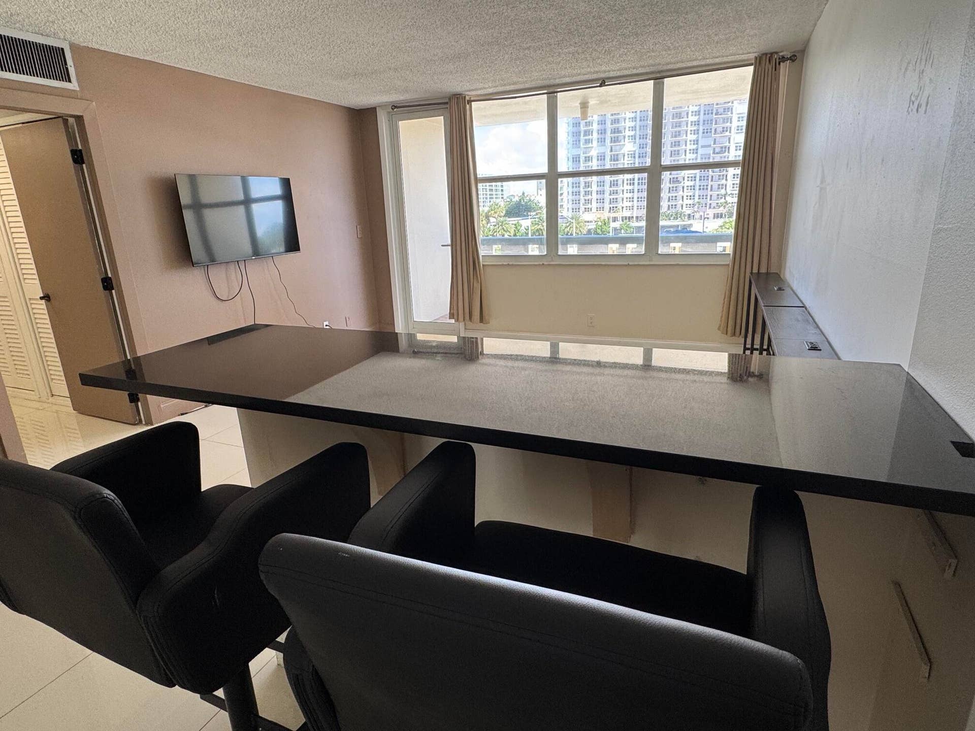 305 N POMPANO BEACH Boulevard, #307, Pompano Beach, Pompano Beach, FL 33062 JH 307 work station2