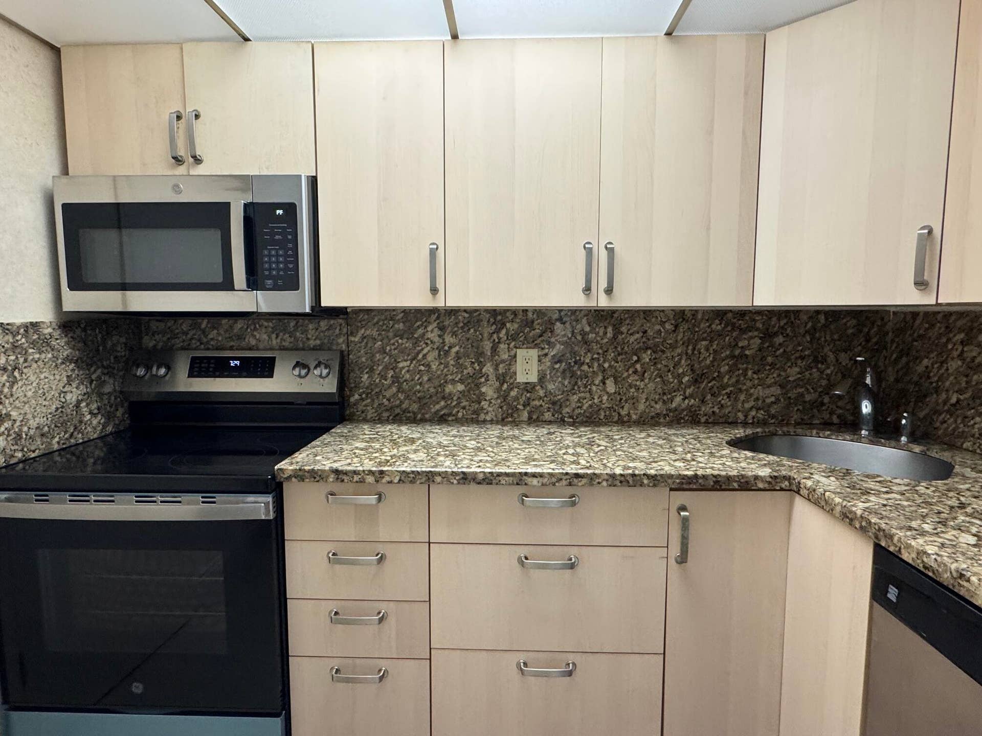 305 N POMPANO BEACH Boulevard, #307, Pompano Beach, Pompano Beach, FL 33062 JH 307 kitchen3
