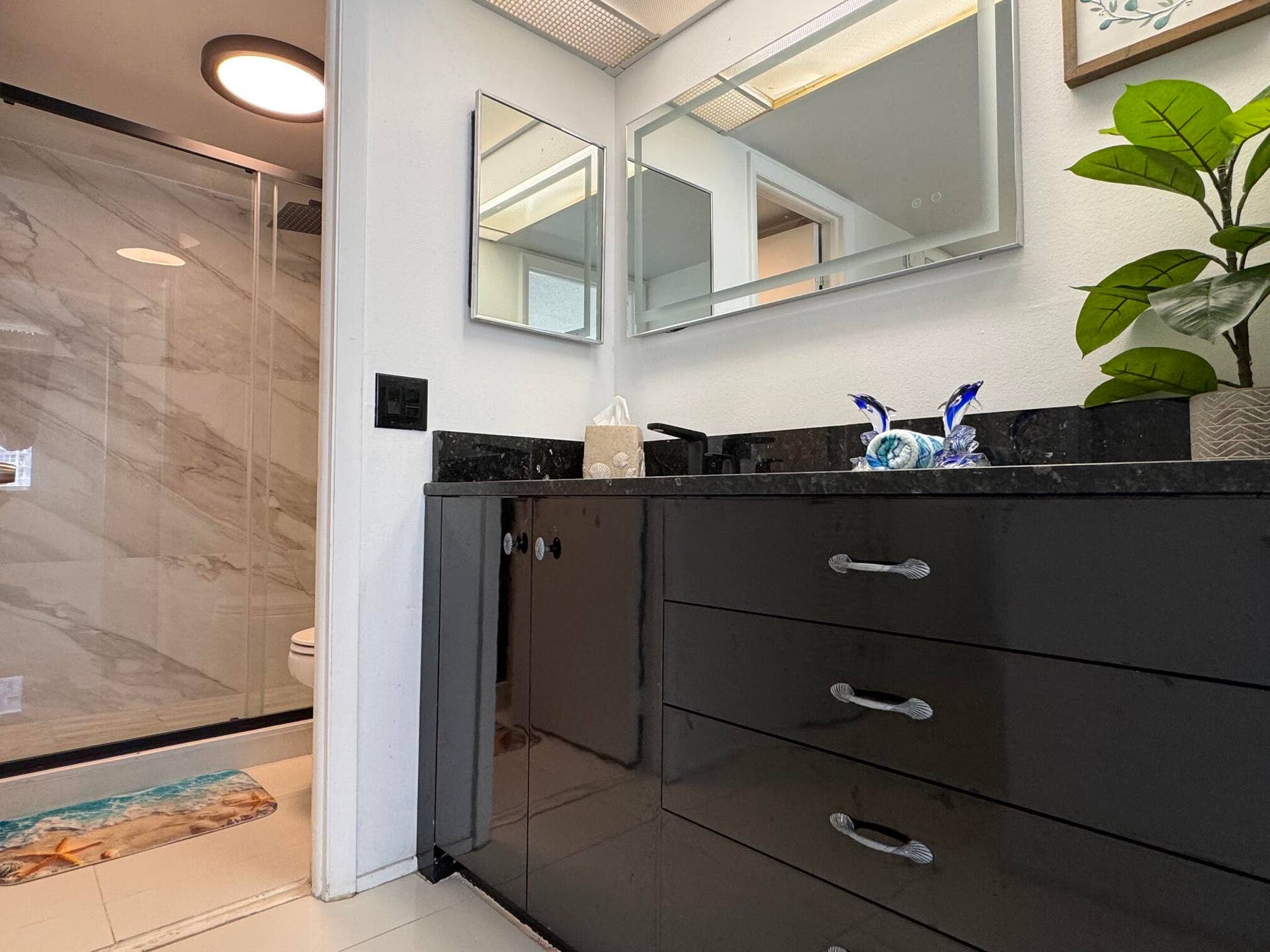 305 N POMPANO BEACH Boulevard, #307, Pompano Beach, Pompano Beach, FL 33062 JH 307 vanity