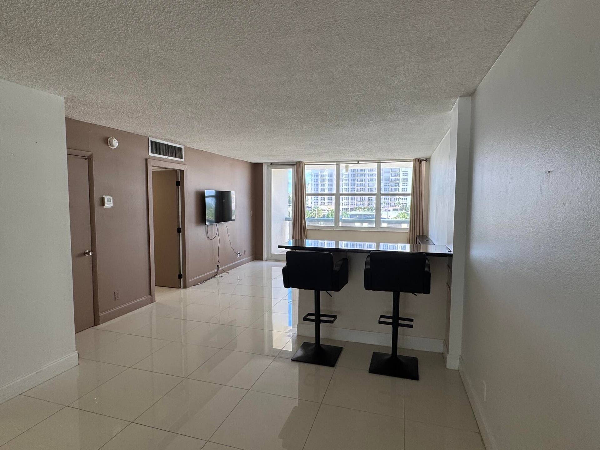 305 N POMPANO BEACH Boulevard, #307, Pompano Beach, Pompano Beach, FL 33062 JH 307 dining living