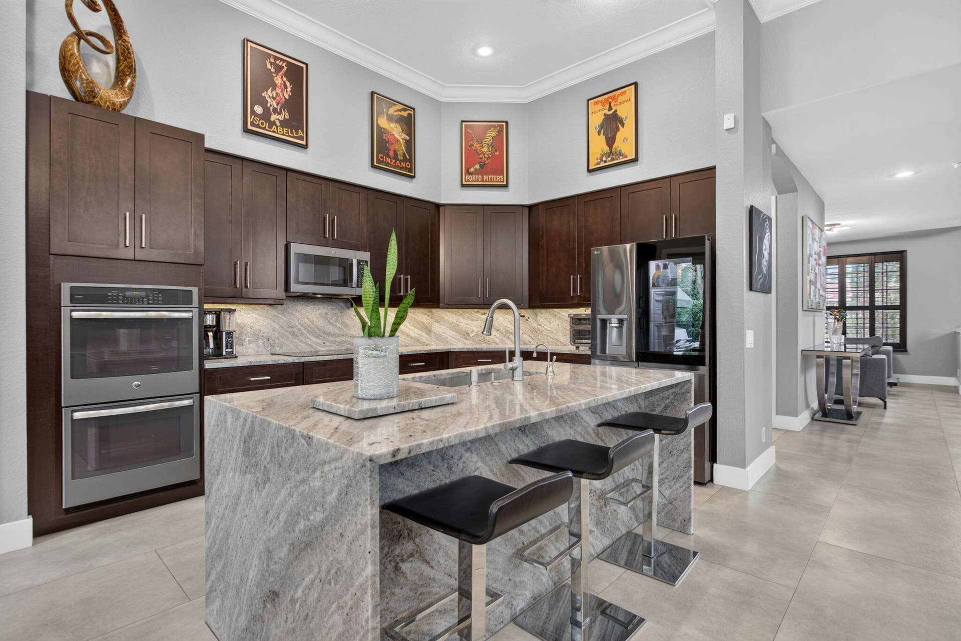 577 NW 120TH Drive, Coral Springs, FL 33071 Exceptional great room with blue river quartzite wood cabinetry and stainless steel appliances