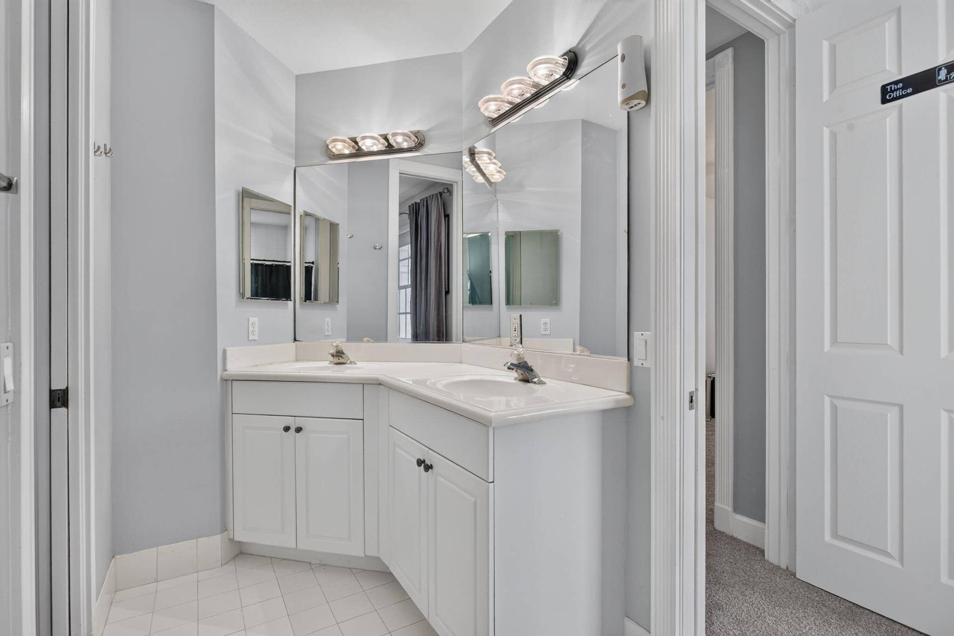 577 NW 120TH Drive, Coral Springs, FL 33071 Jack and Jill bathroom 1 of 2