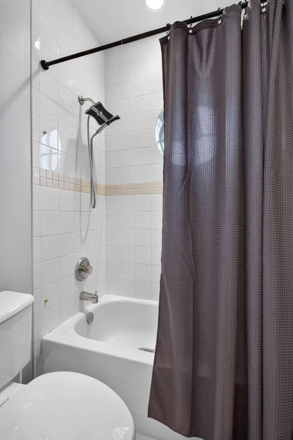 577 NW 120TH Drive, Coral Springs, FL 33071 Jack and Jill bathroom 1 of 2