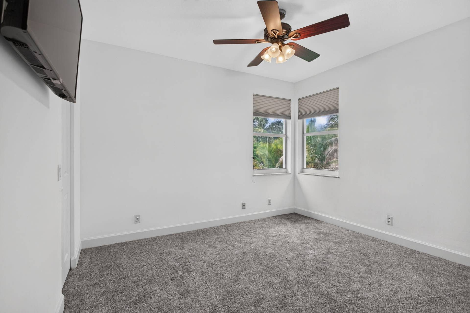 577 NW 120TH Drive, Coral Springs, FL 33071 Fourth bedroom with walk-in closet