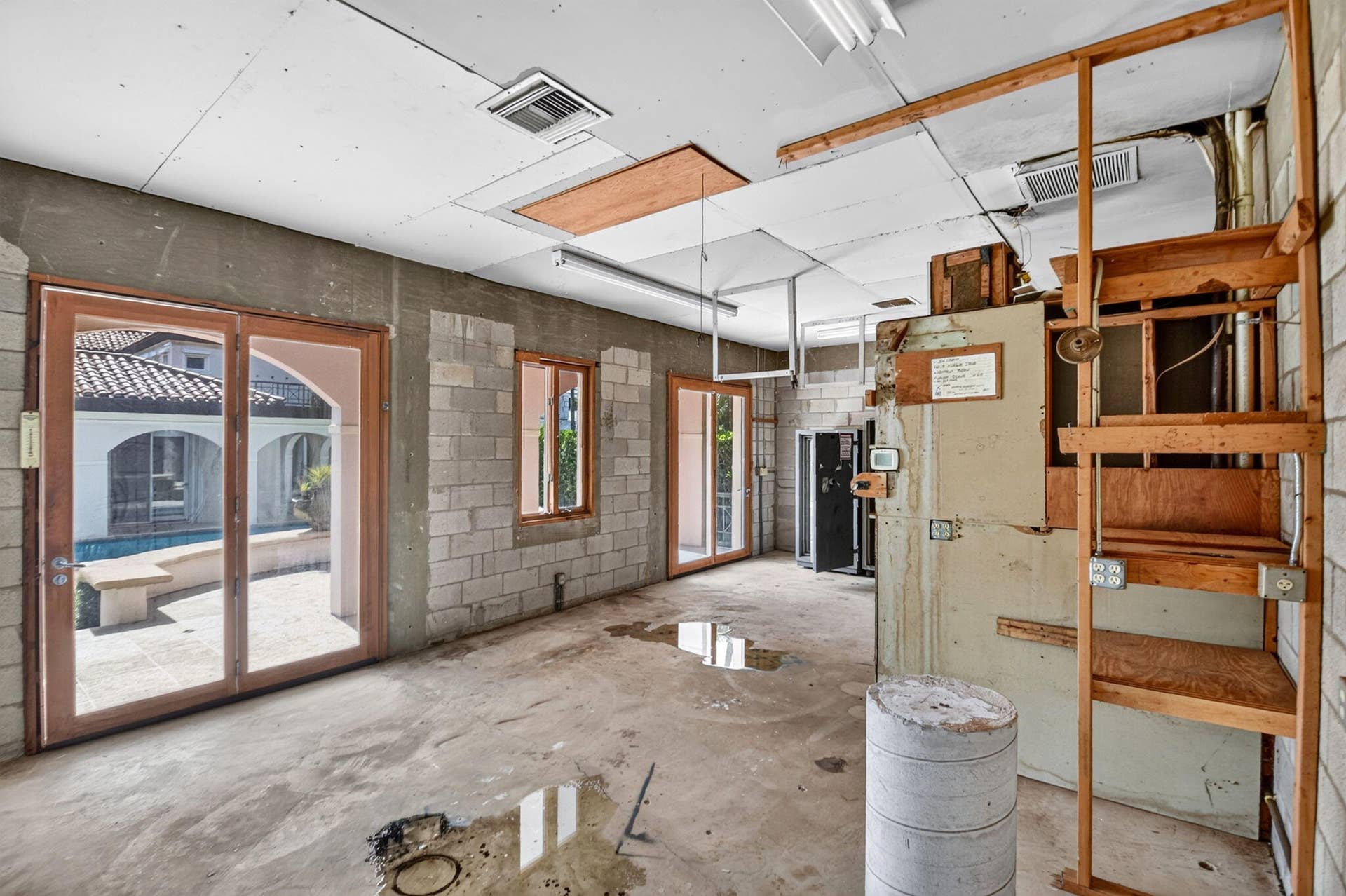 5011 S FLAGLER Drive, West Palm Beach, FL 33405 Unfinished cabana