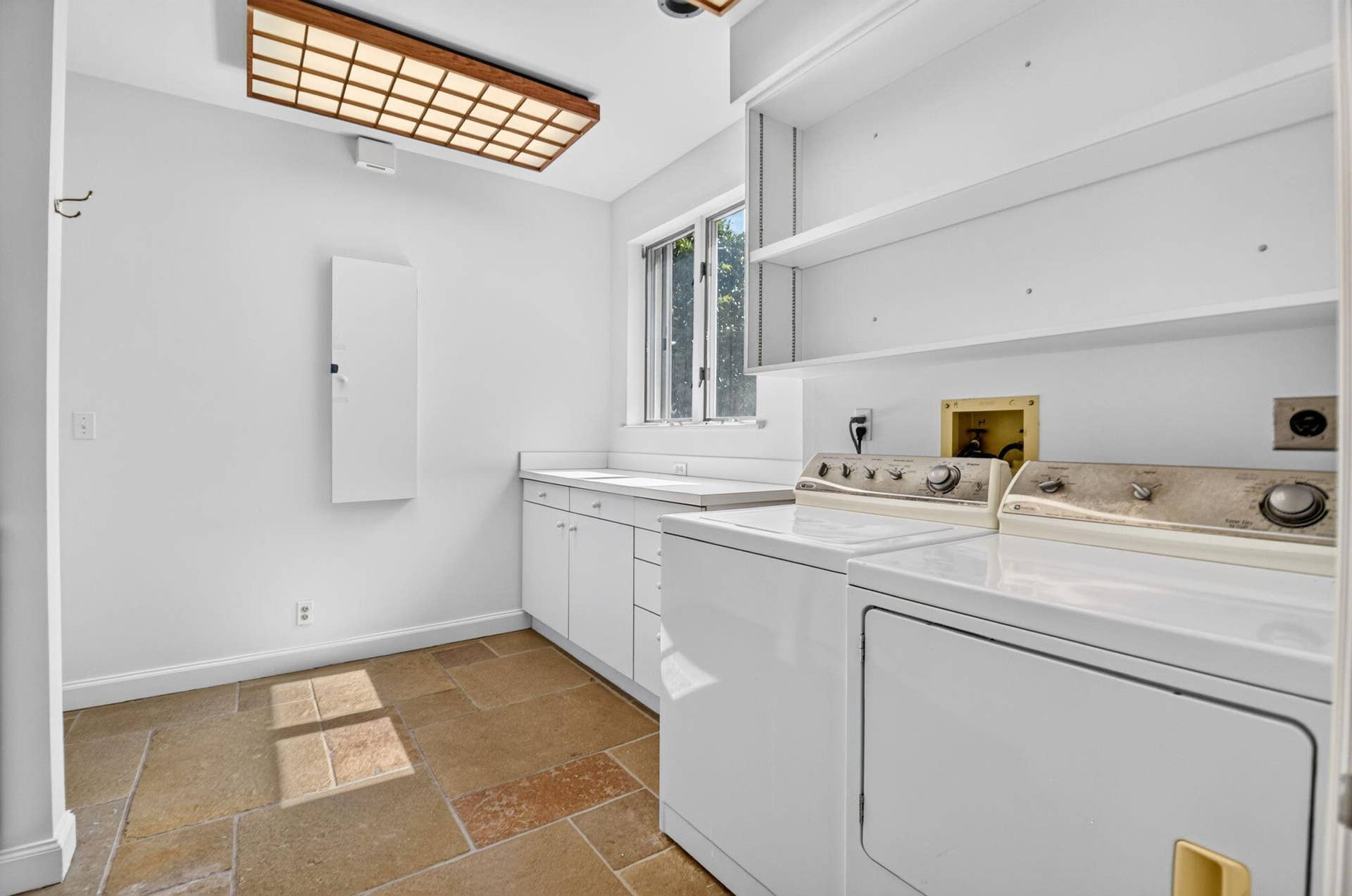 5011 S FLAGLER Drive, West Palm Beach, FL 33405 Laundry Room