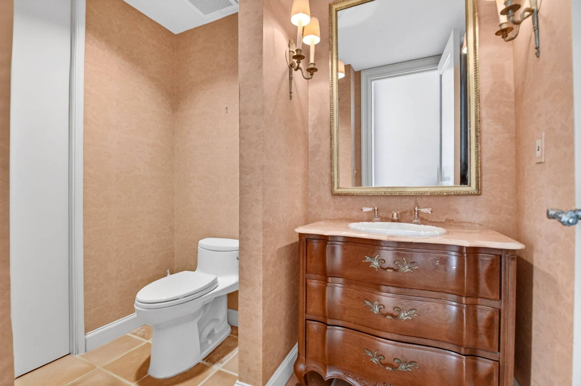 5011 S FLAGLER Drive, West Palm Beach, FL 33405 Powder room