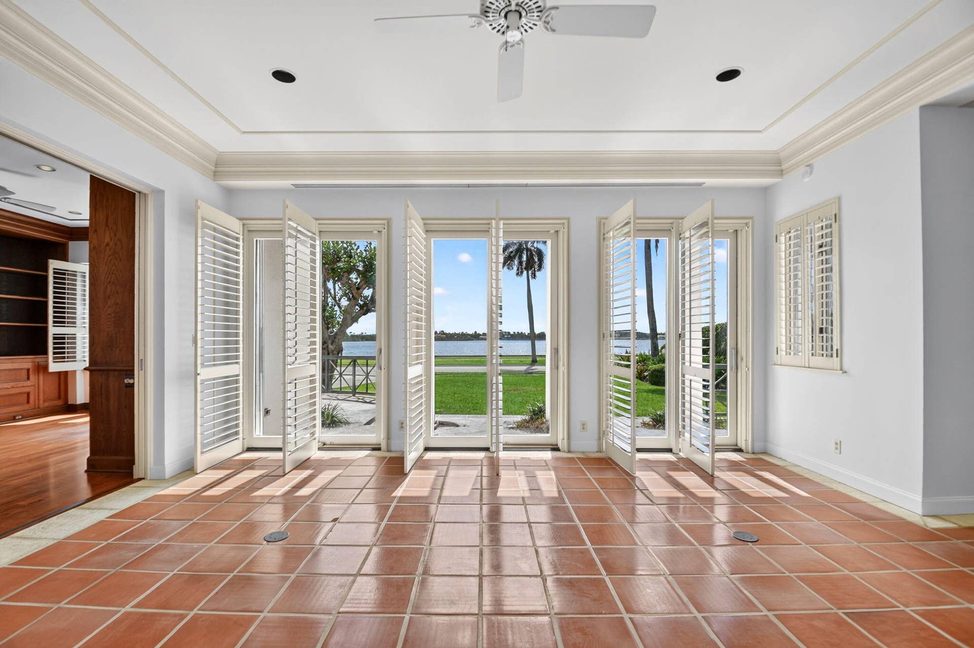 5011 S FLAGLER Drive, West Palm Beach, FL 33405 Living Room