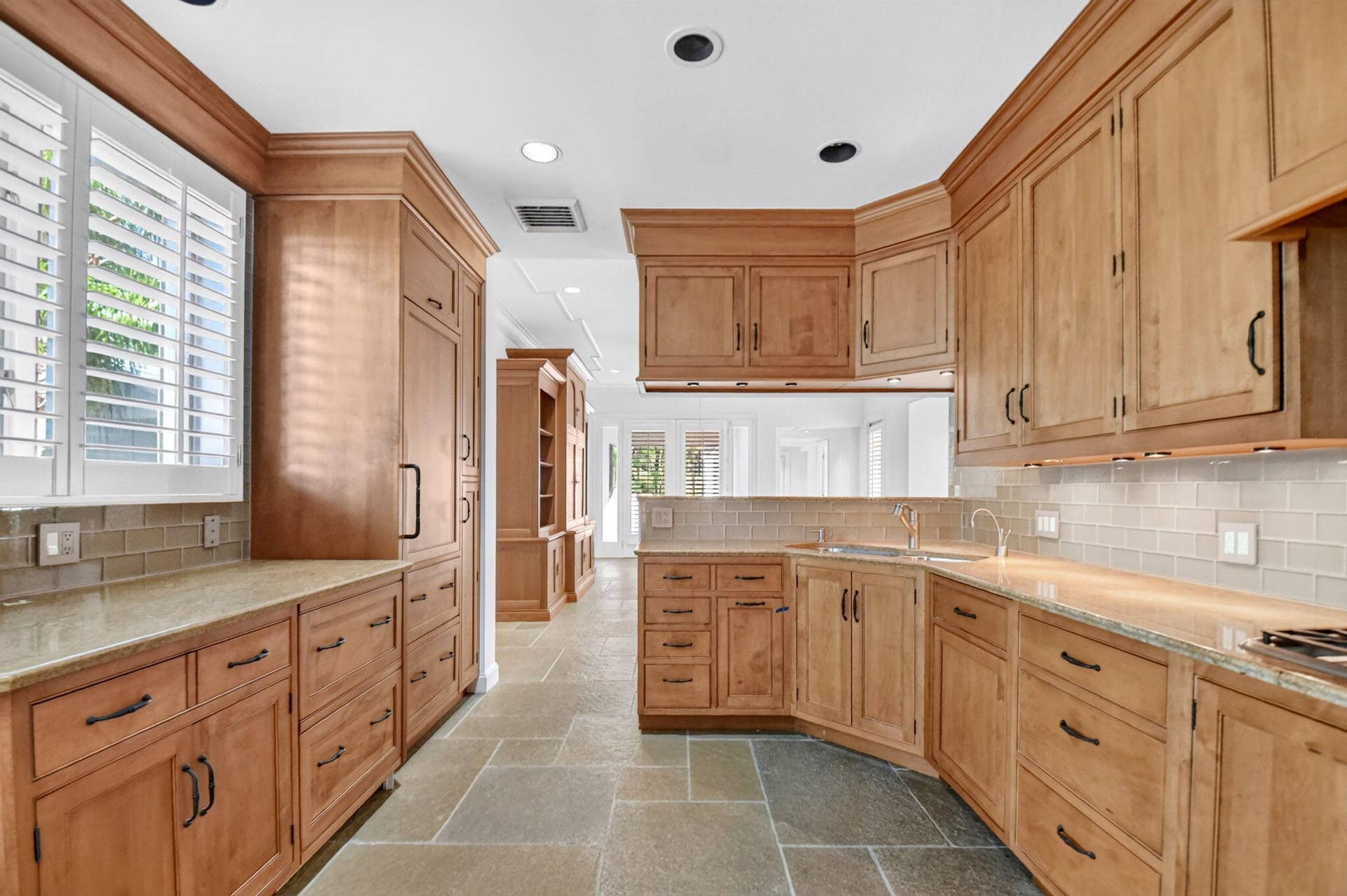 5011 S FLAGLER Drive, West Palm Beach, FL 33405 Kitchen