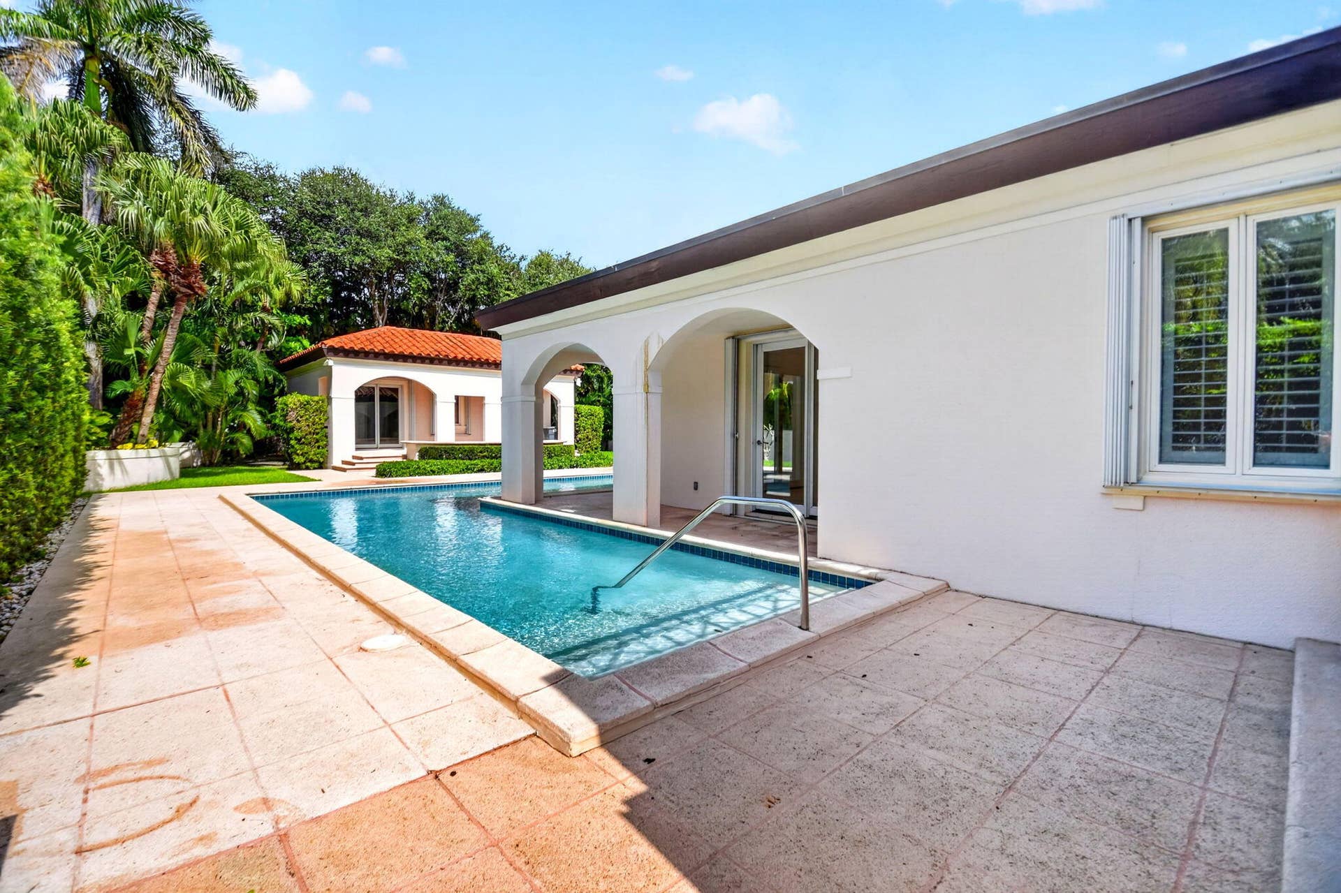 5011 S FLAGLER Drive, West Palm Beach, FL 33405 Courtyard