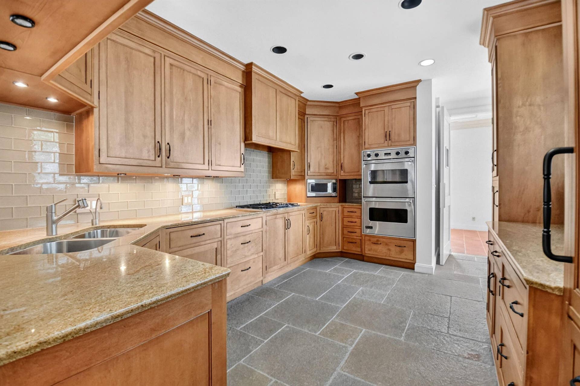 5011 S FLAGLER Drive, West Palm Beach, FL 33405 Kitchen