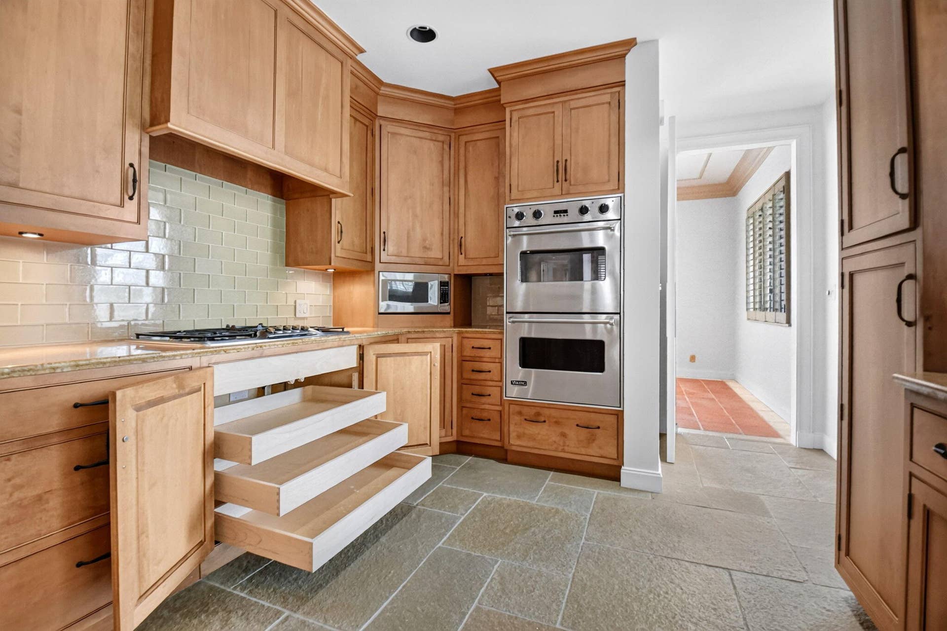 5011 S FLAGLER Drive, West Palm Beach, FL 33405 Kitchen