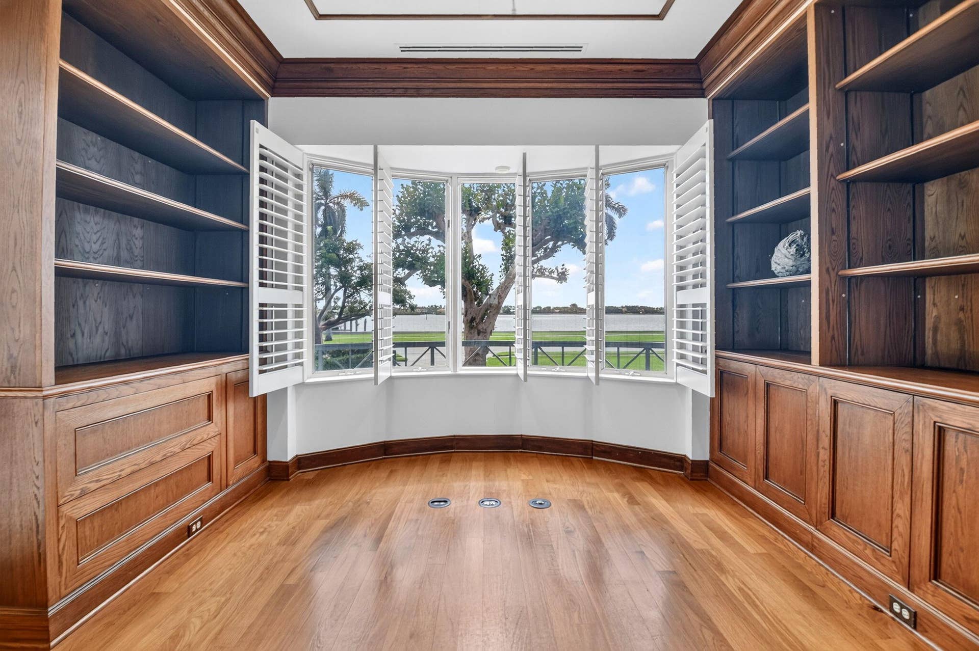 5011 S FLAGLER Drive, West Palm Beach, FL 33405 Library