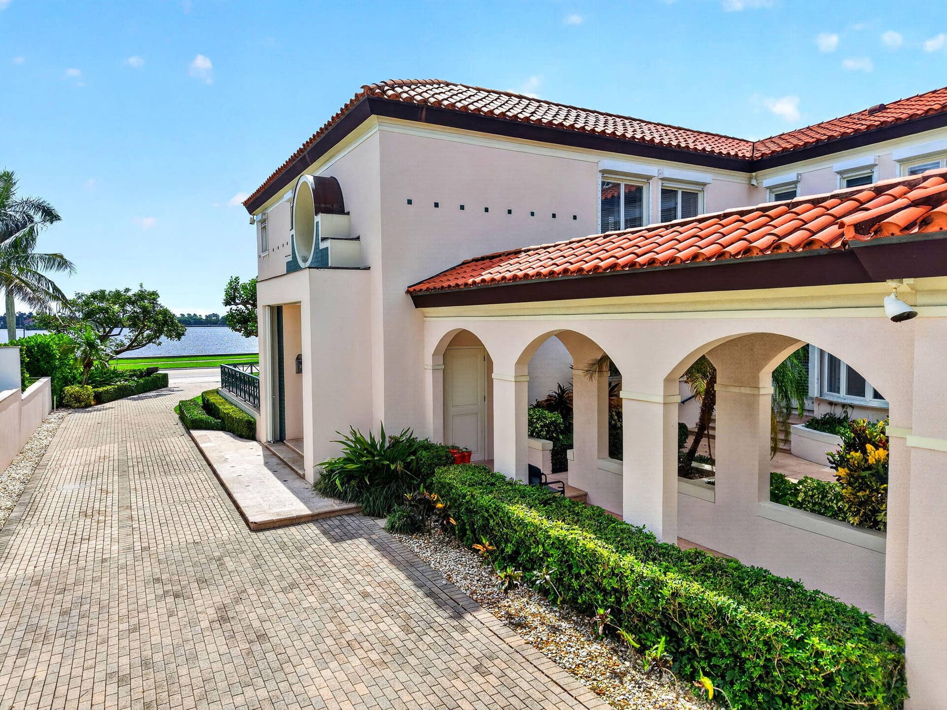 5011 S FLAGLER Drive, West Palm Beach, FL 33405 Exterior