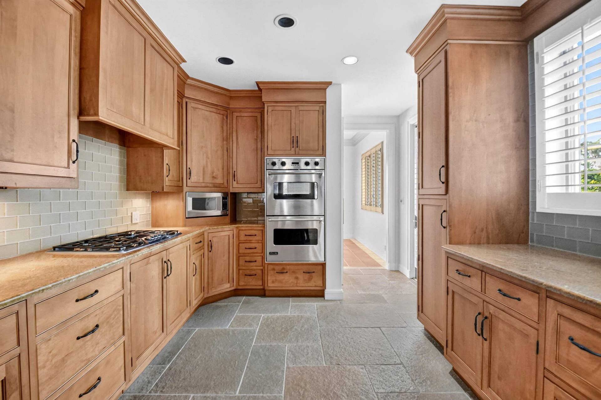 5011 S FLAGLER Drive, West Palm Beach, FL 33405 Kitchen
