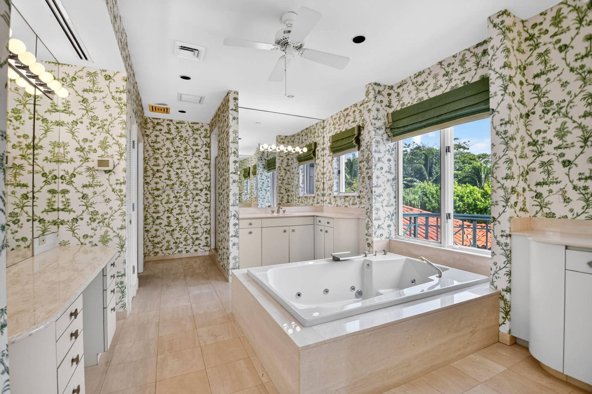 5011 S FLAGLER Drive, West Palm Beach, FL 33405 Primary Bathroom UP