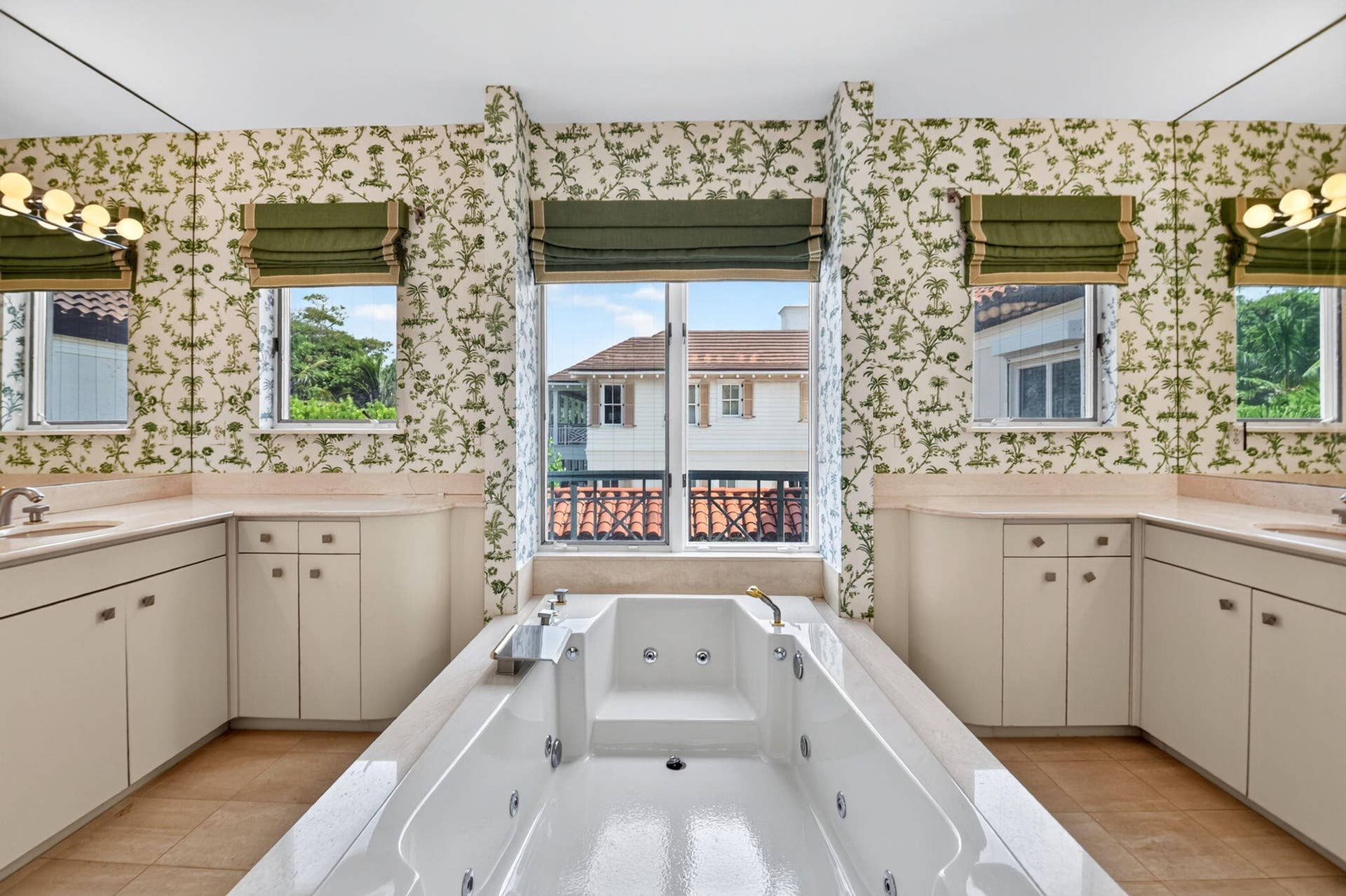 5011 S FLAGLER Drive, West Palm Beach, FL 33405 Primary Bathroom UP
