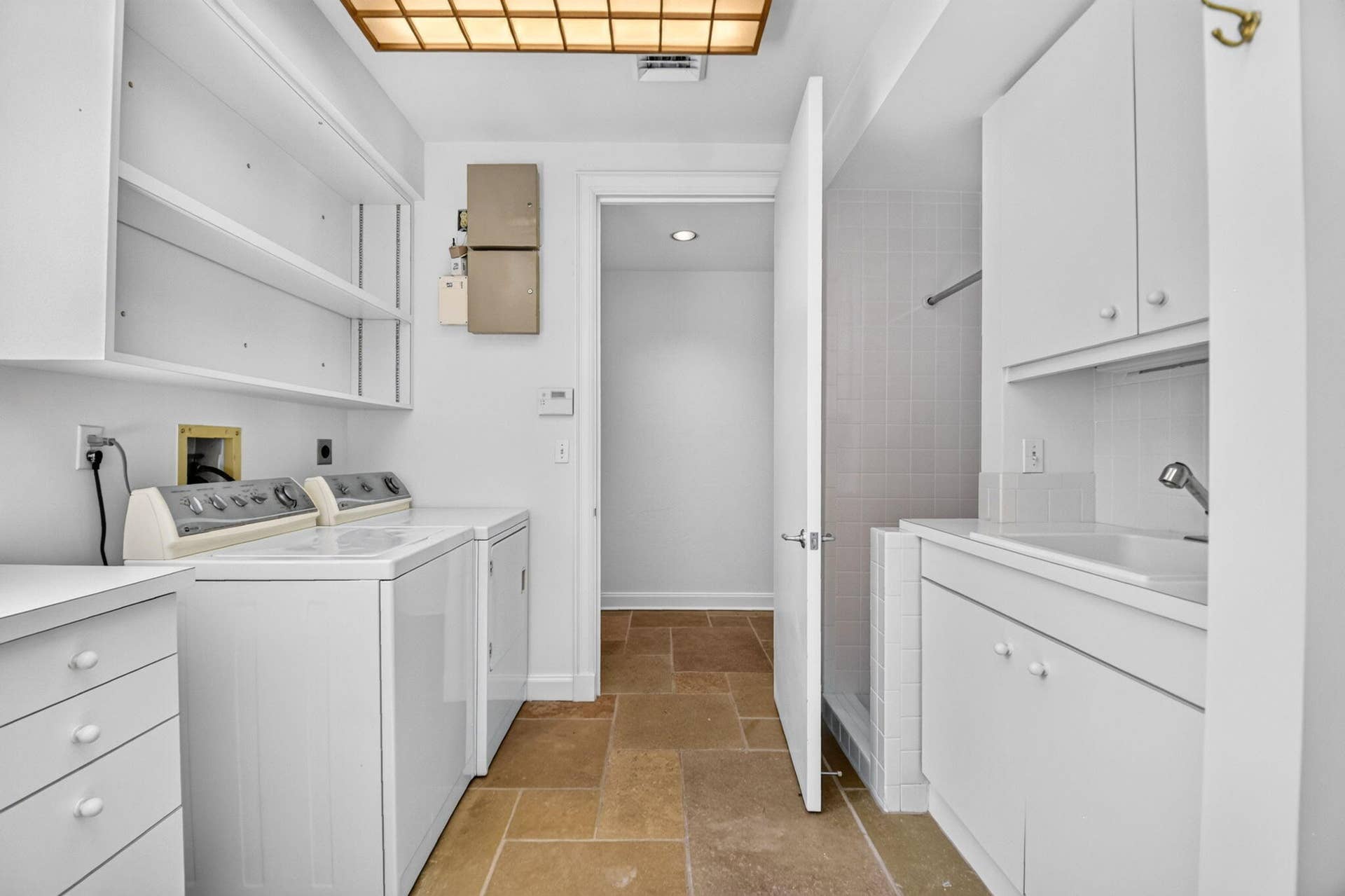 5011 S FLAGLER Drive, West Palm Beach, FL 33405 Laundry Room